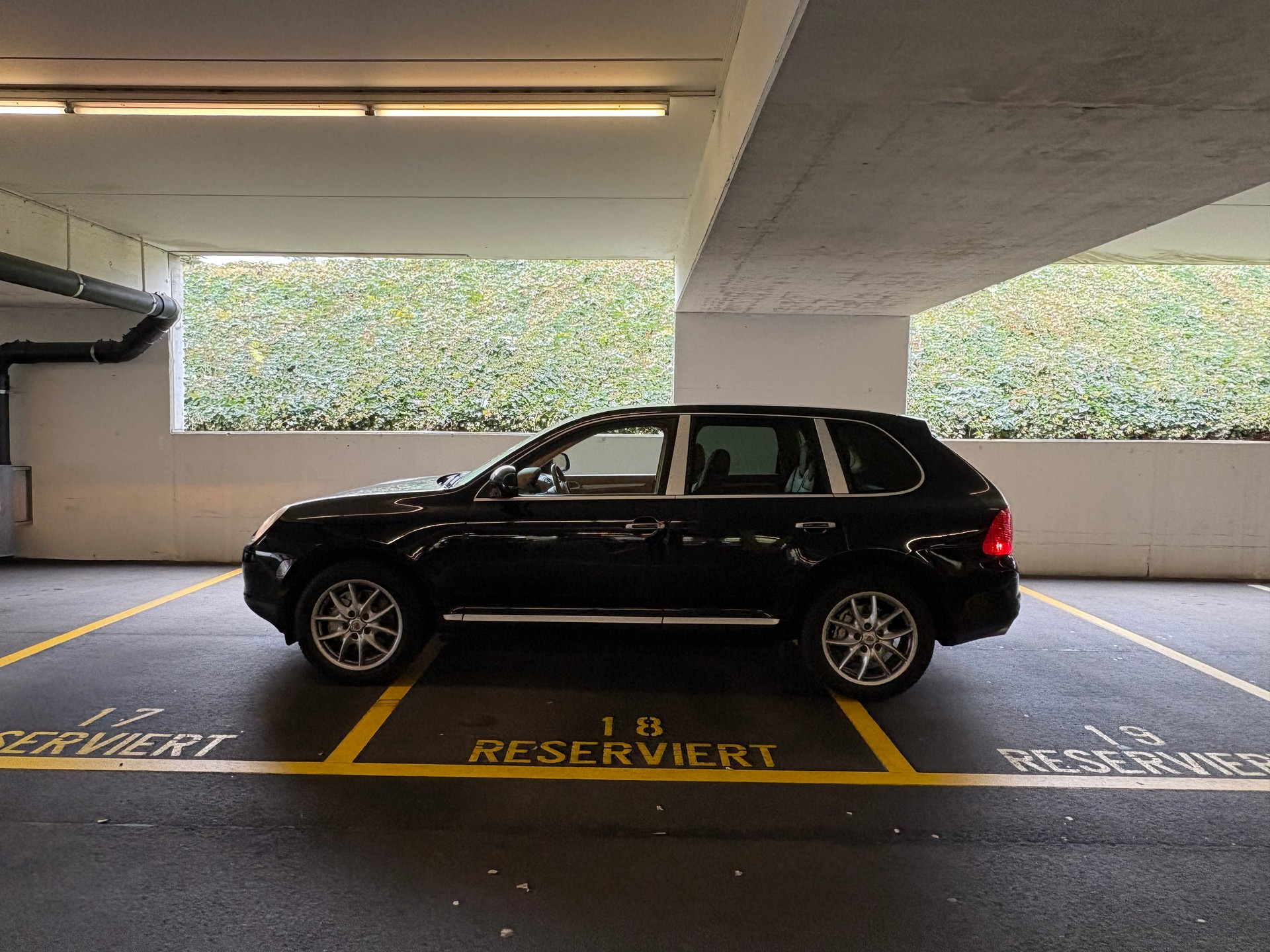PORSCHE Cayenne S-image-1