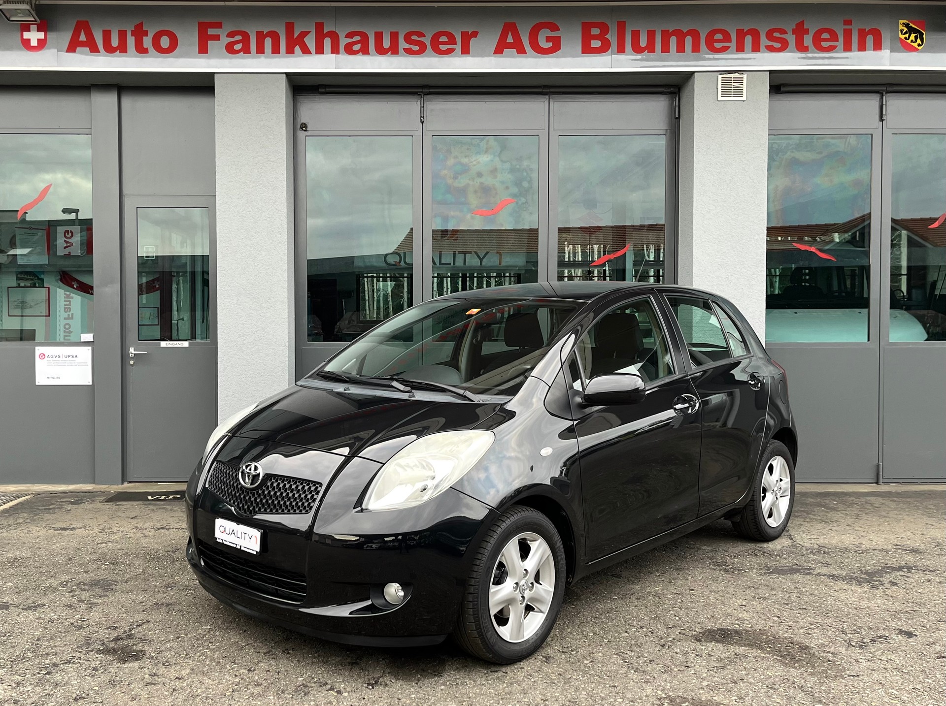 TOYOTA Yaris 1.3 Linea Sol-image-0