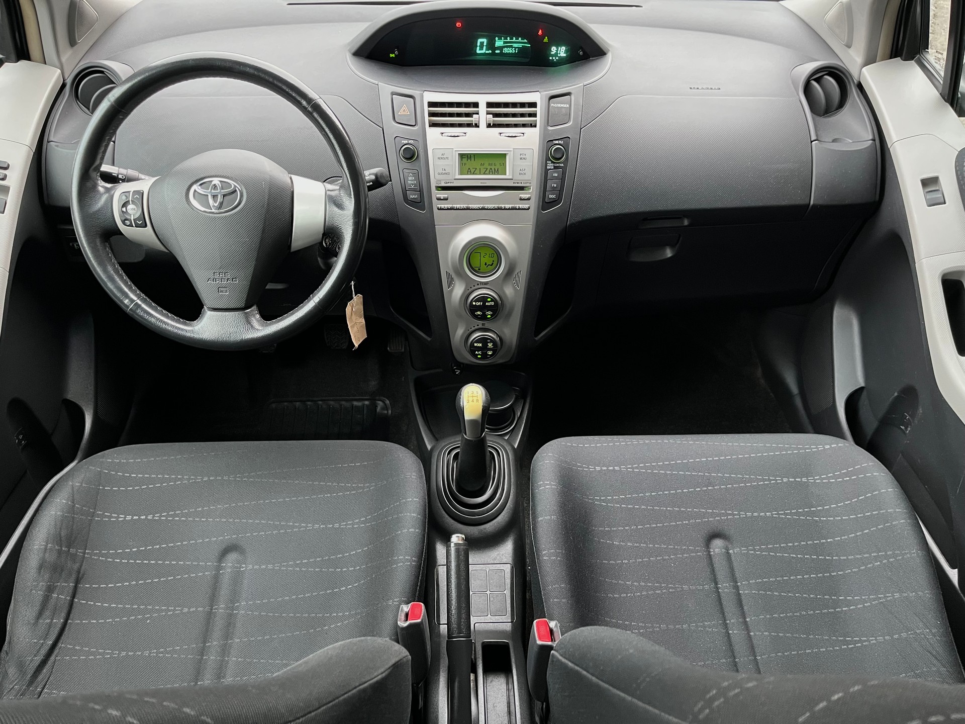 TOYOTA Yaris 1.3 Linea Sol-image-9