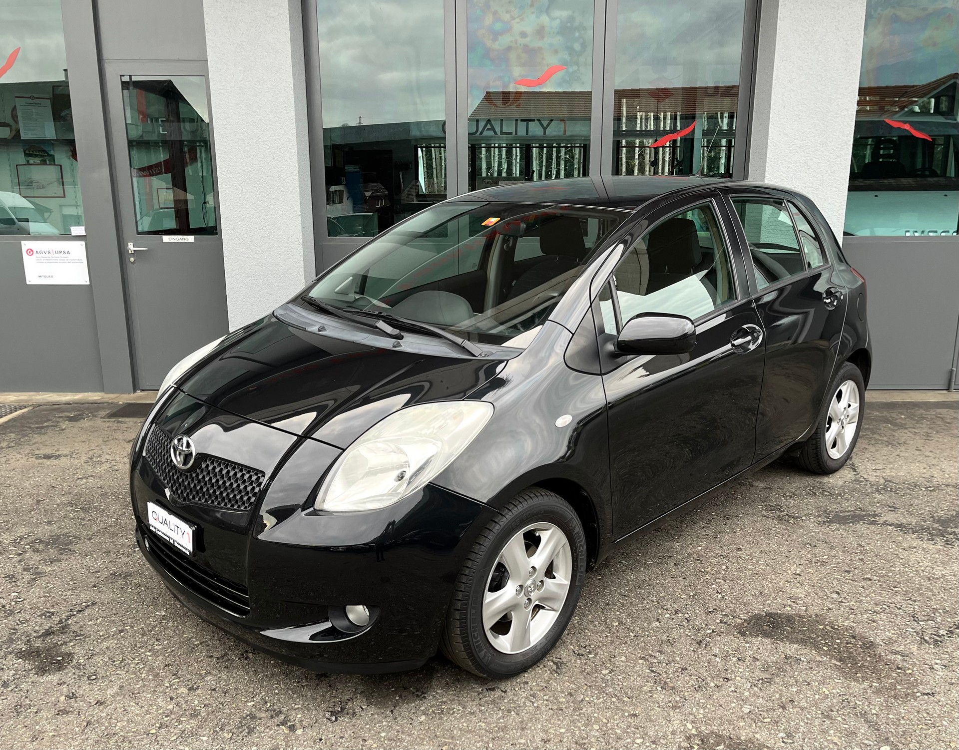TOYOTA Yaris 1.3 Linea Sol-image-2