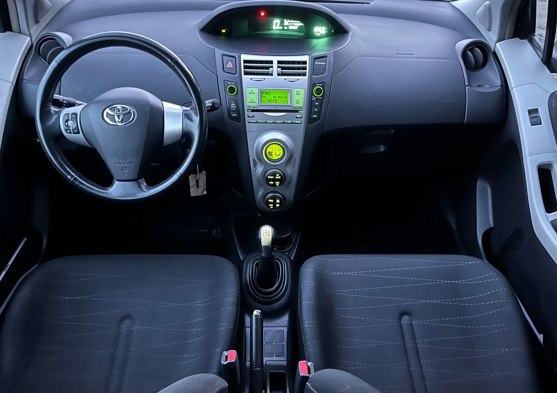 TOYOTA Yaris 1.3 Linea Sol-image-10