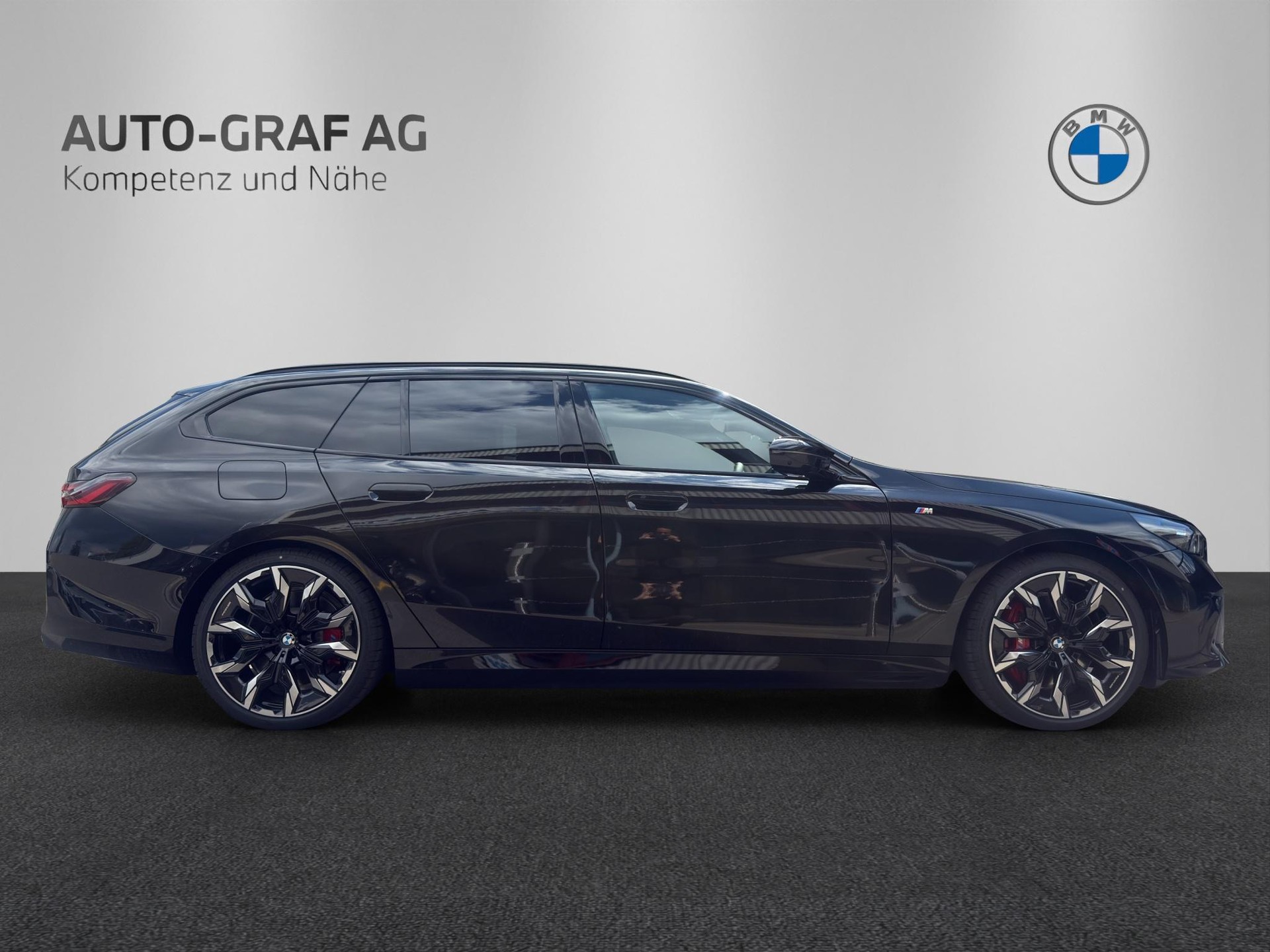 BMW i5 M60 xDrive Touring M Sport Pro-image-5
