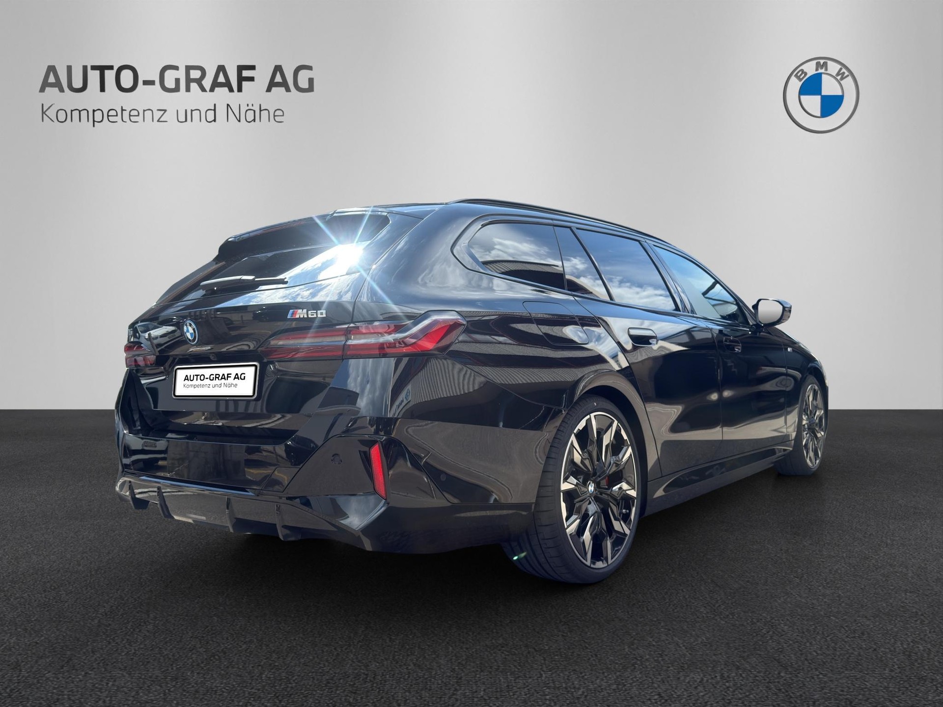 BMW i5 M60 xDrive Touring M Sport Pro-image-4