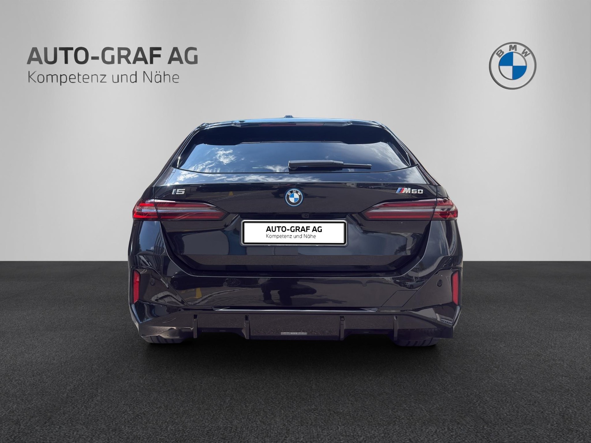BMW i5 M60 xDrive Touring M Sport Pro-image-3
