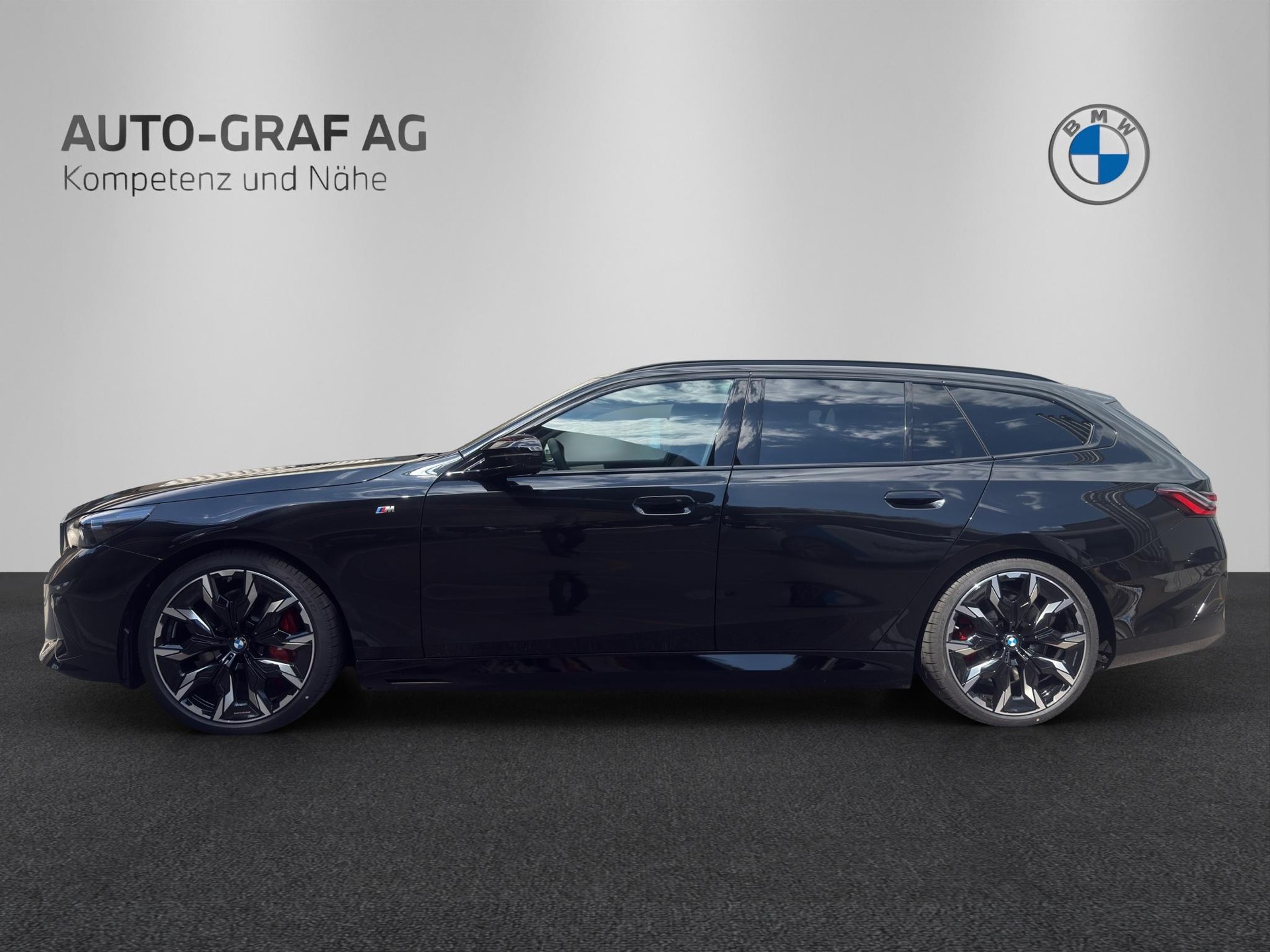 BMW i5 M60 xDrive Touring M Sport Pro-image-1