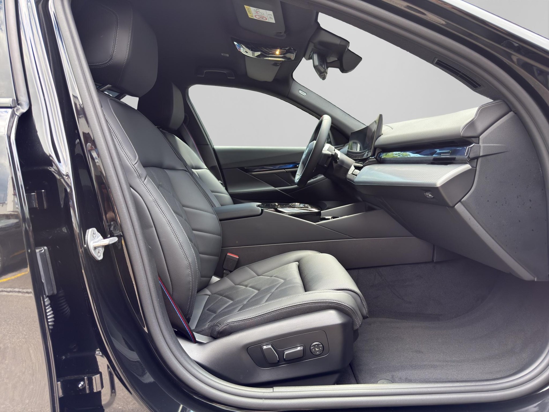 BMW i5 M60 xDrive Touring M Sport Pro-image-15