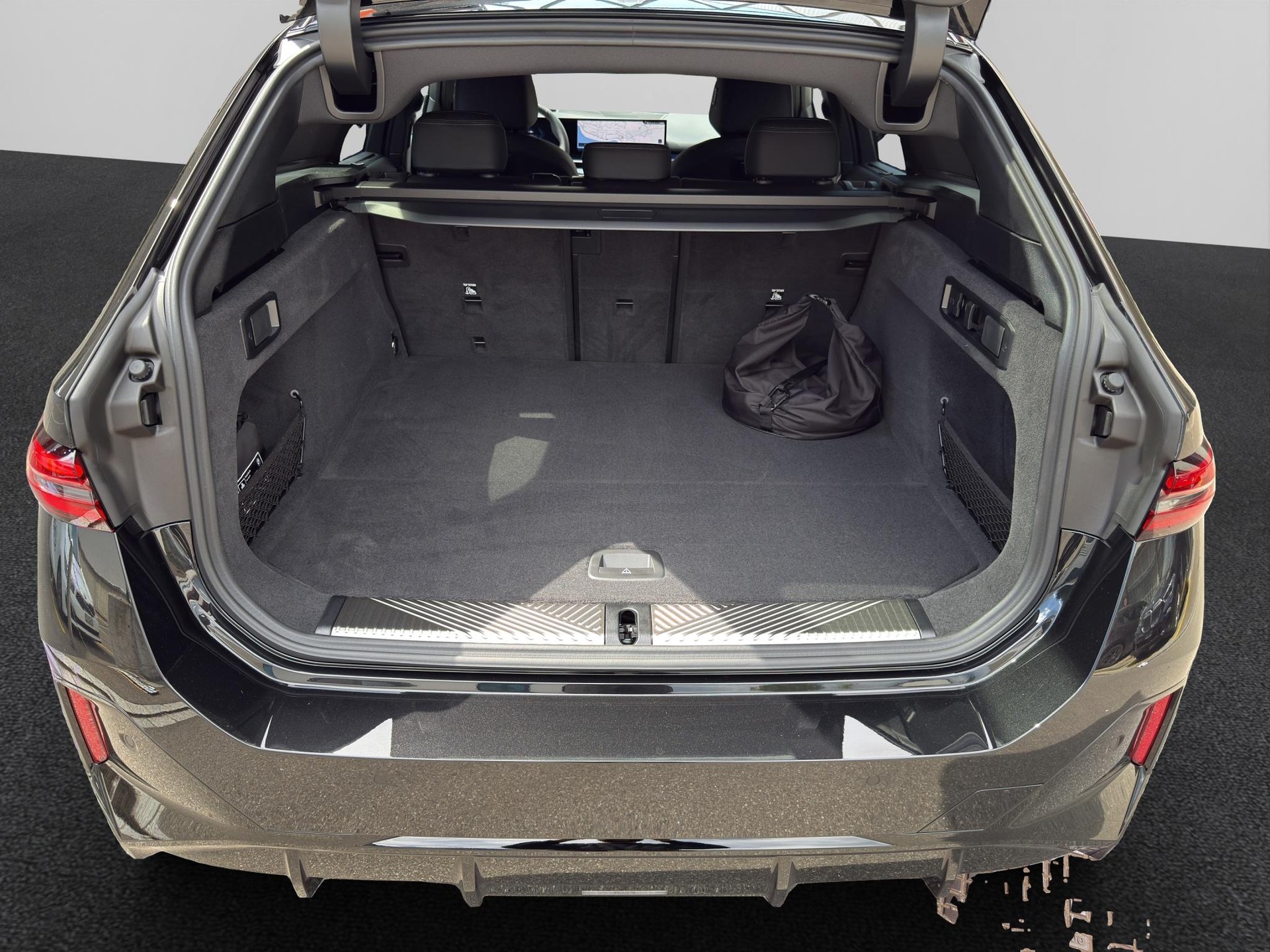 BMW i5 M60 xDrive Touring M Sport Pro-image-17