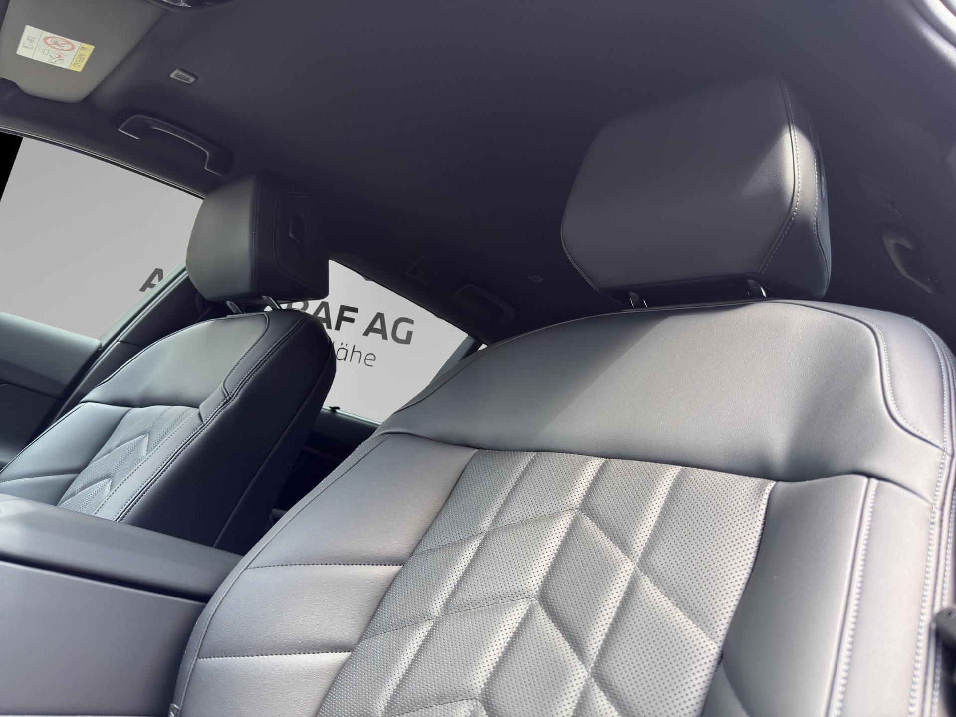 BMW i5 M60 xDrive Touring M Sport Pro-image-11