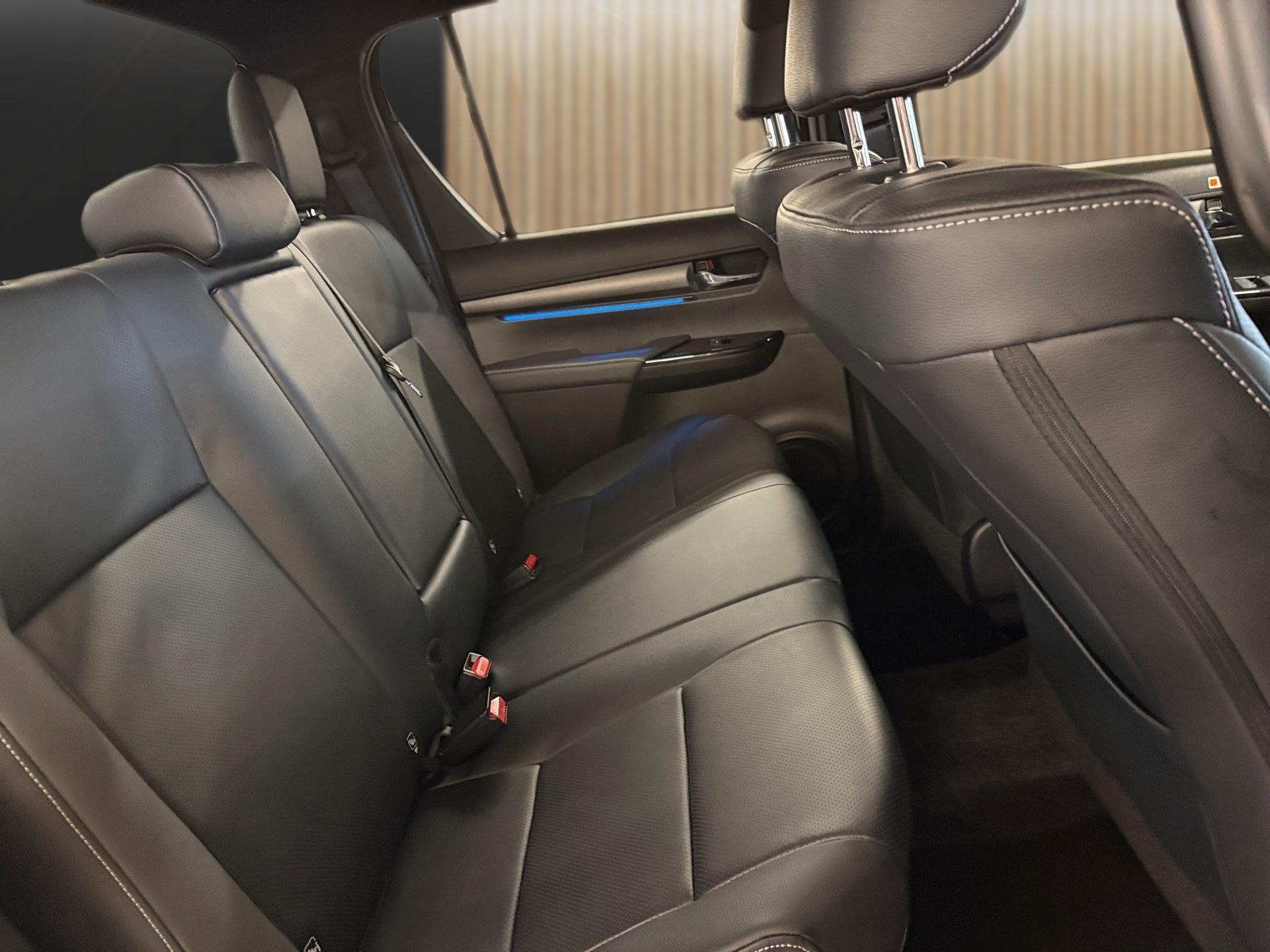 TOYOTA Hilux Double Cab.-Pick-up 2.8 D-4D MHEV 204 Invincible-image-15