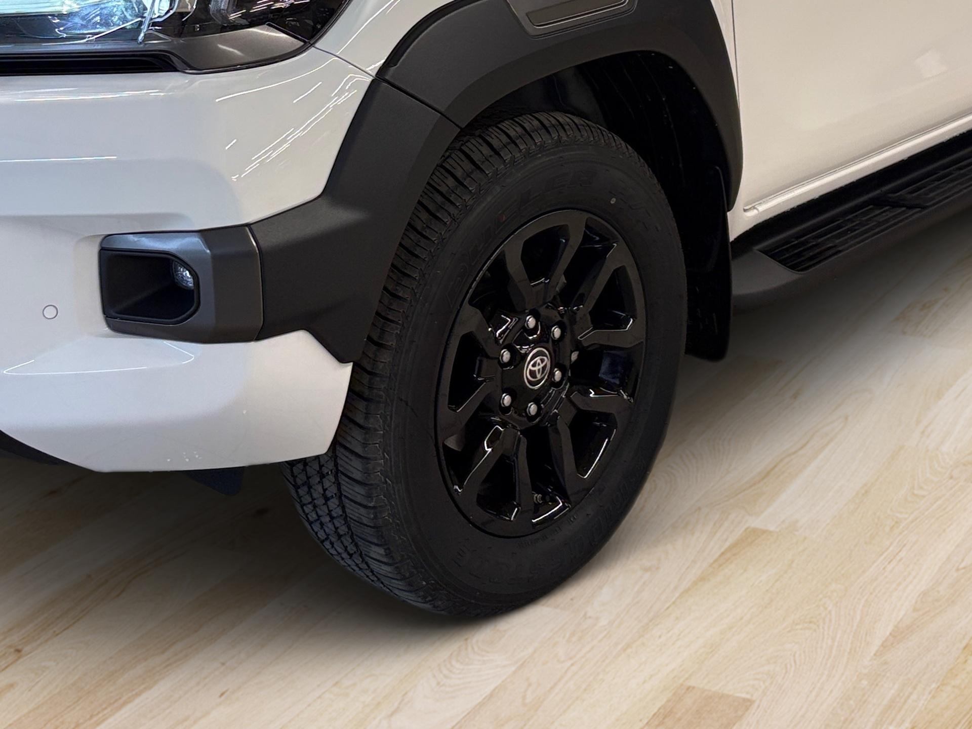 TOYOTA Hilux Double Cab.-Pick-up 2.8 D-4D MHEV 204 Invincible-image-9