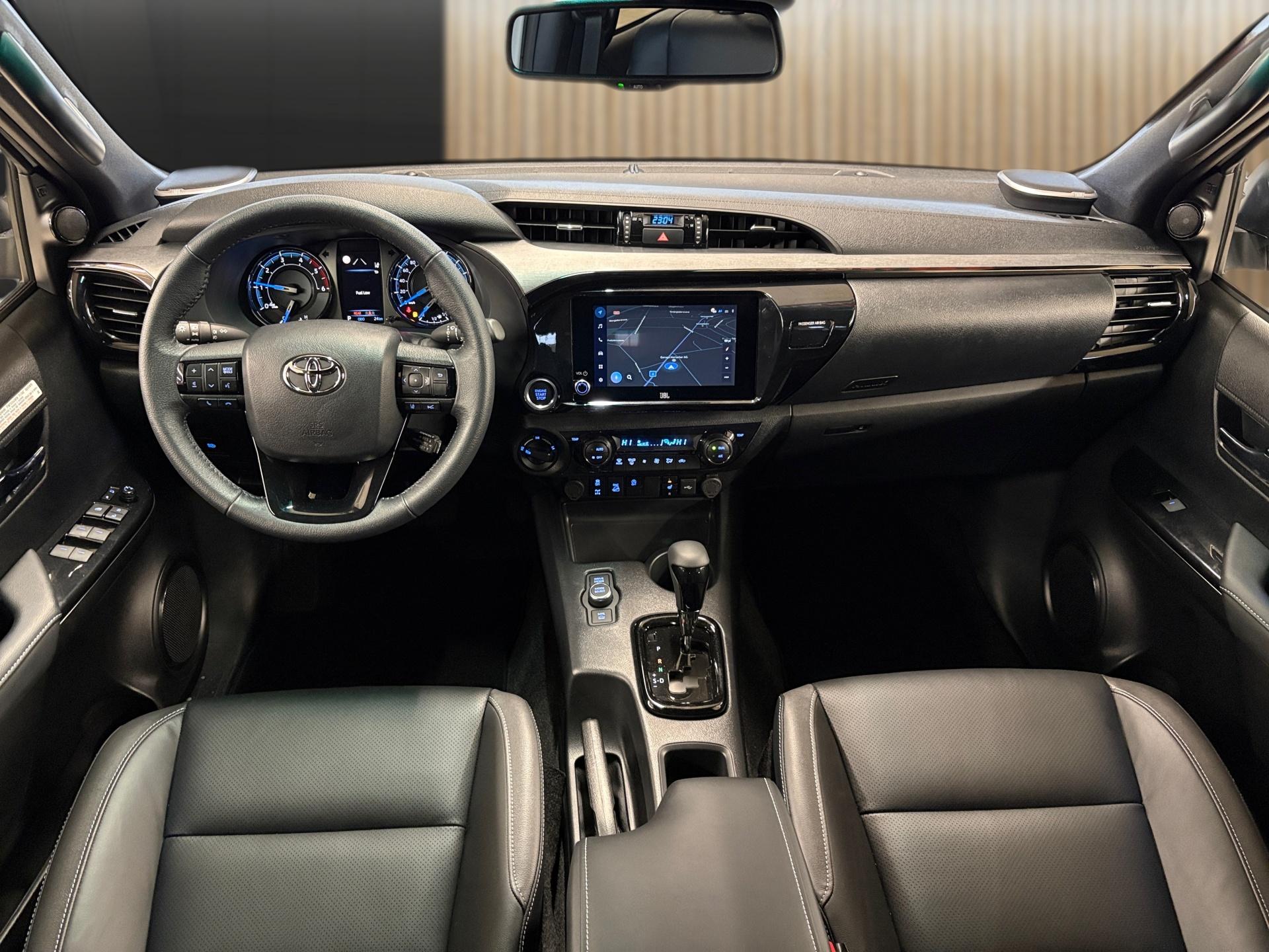 TOYOTA Hilux Double Cab.-Pick-up 2.8 D-4D MHEV 204 Invincible-image-14