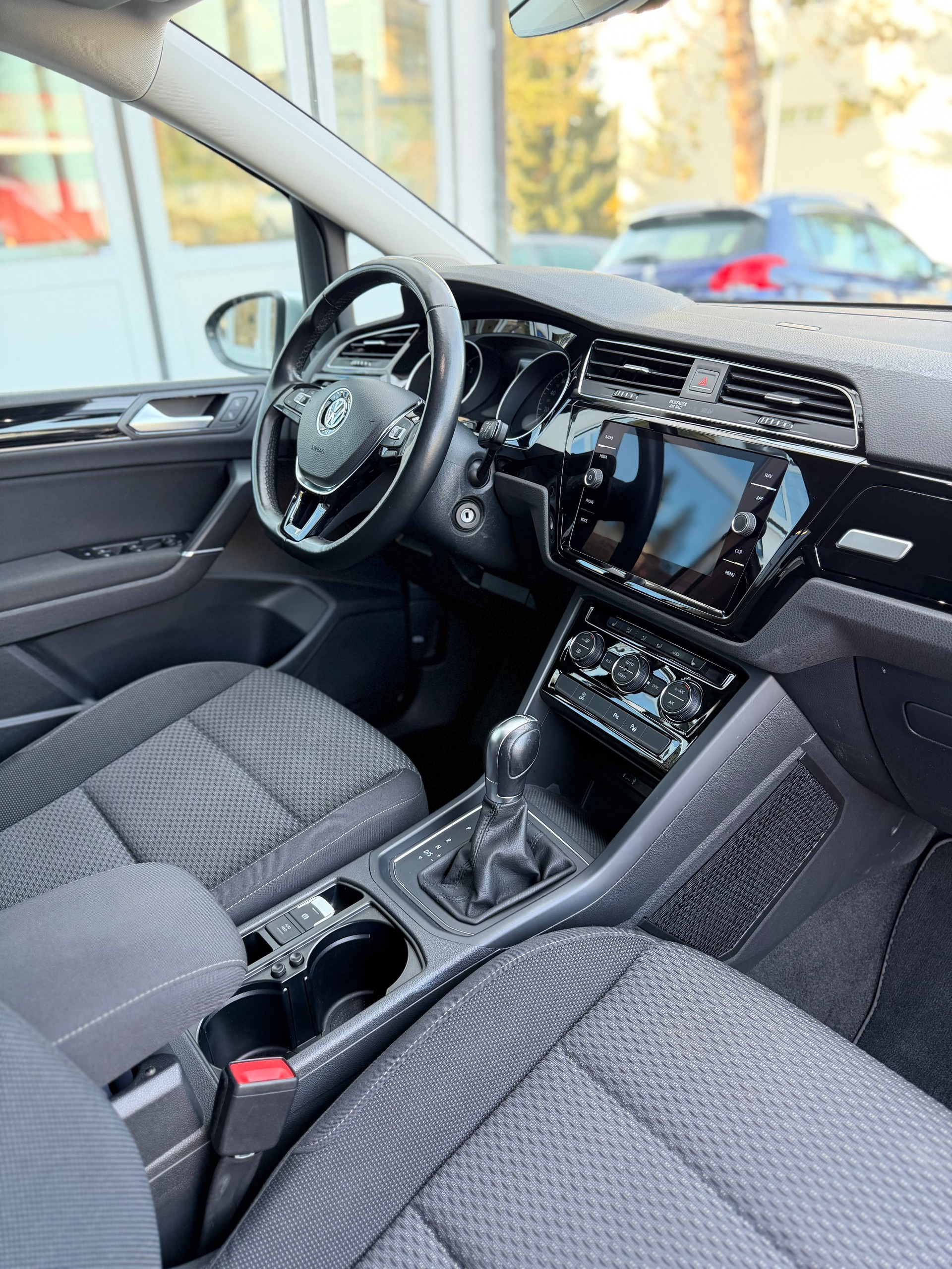 VW Touran 1.6 TDI BlueMotion Technology Comfortline DSG-image-6