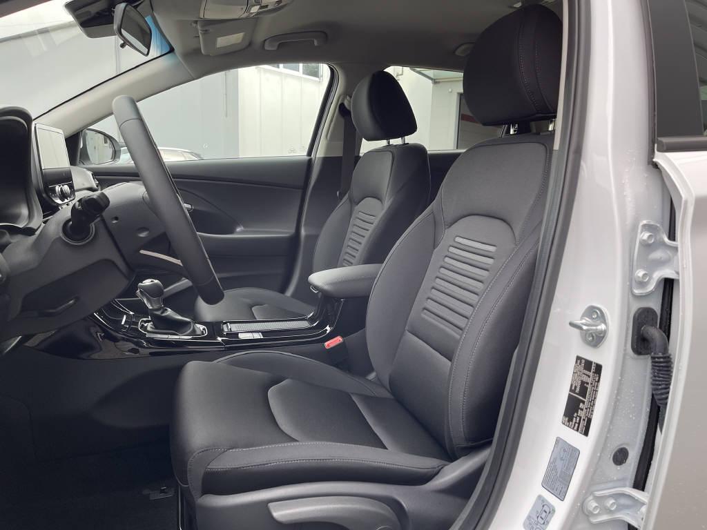 HYUNDAI i30 1.5 T-GDi Amplia-image-6