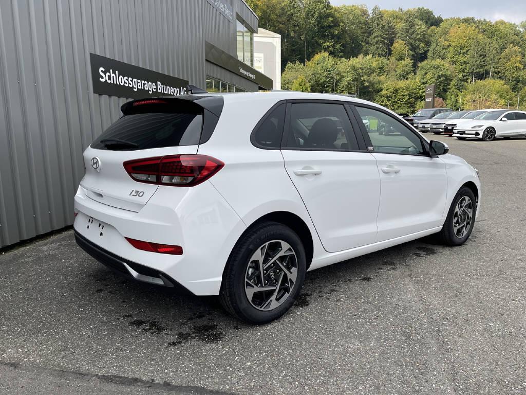 HYUNDAI i30 1.5 T-GDi Amplia-image-2