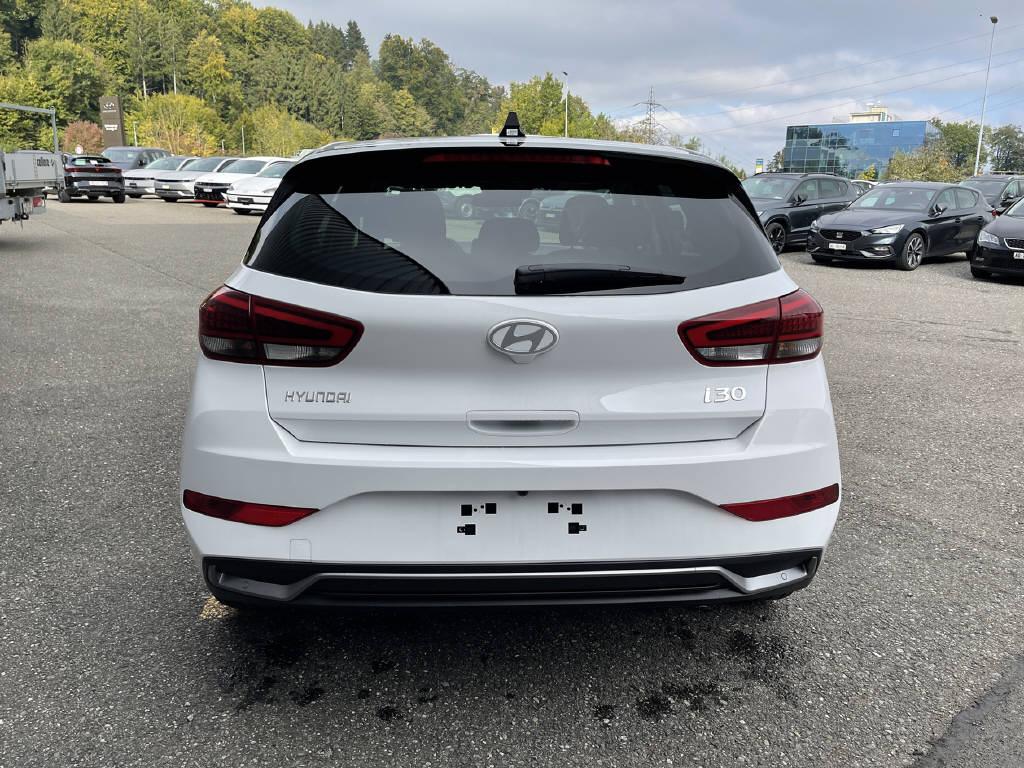 HYUNDAI i30 1.5 T-GDi Amplia-image-3
