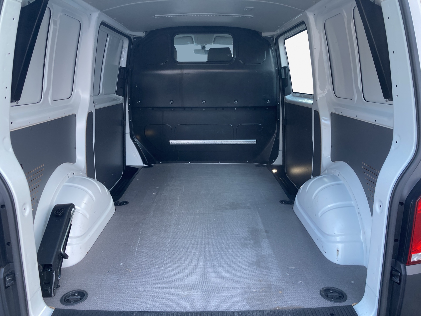 VW T6.1 2.0 TDI-image-12