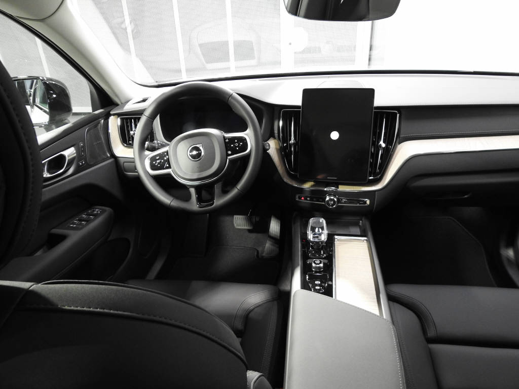 VOLVO XC60 2.0 T6 TE Plus Dark eAWD-image-8