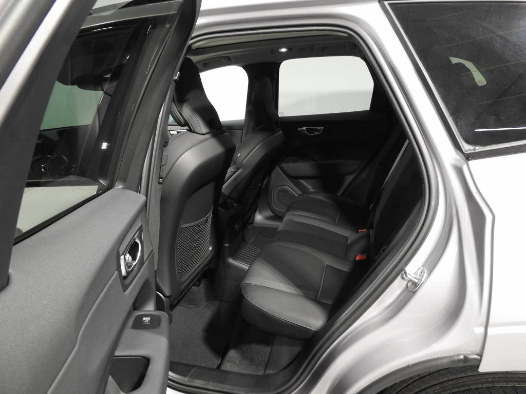 VOLVO XC60 2.0 T6 TE Plus Dark eAWD-image-13