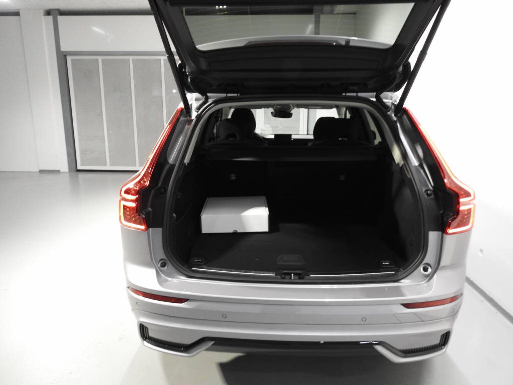 VOLVO XC60 2.0 T6 TE Plus Dark eAWD-image-6