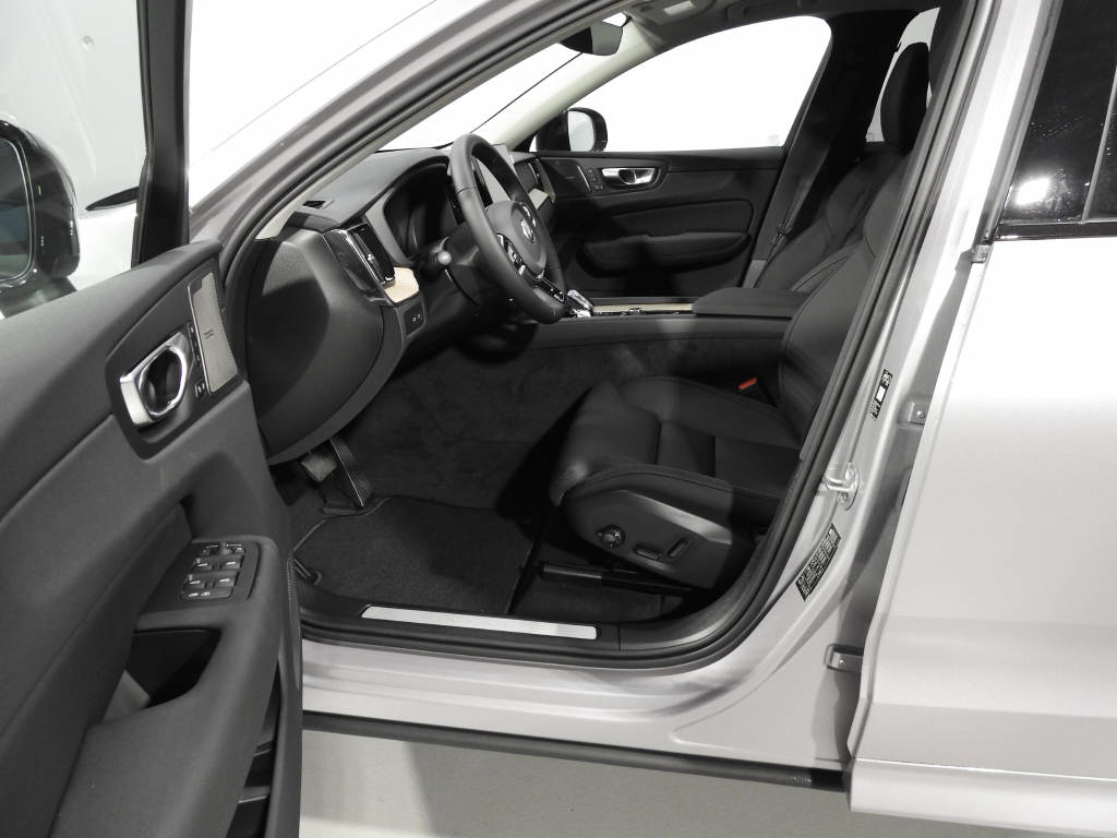 VOLVO XC60 2.0 T6 TE Plus Dark eAWD-image-11