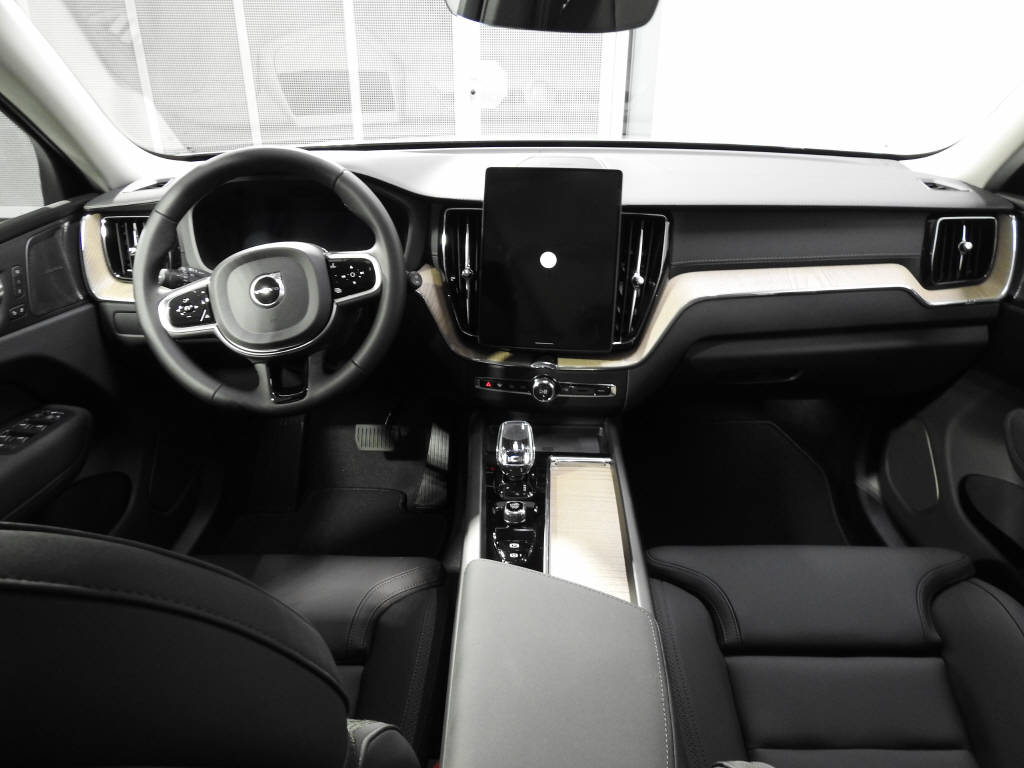 VOLVO XC60 2.0 T6 TE Plus Dark eAWD-image-9