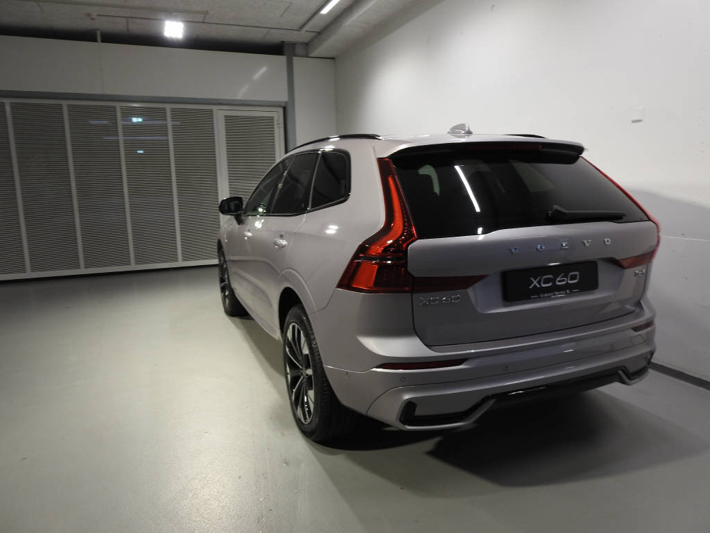 VOLVO XC60 2.0 T6 TE Plus Dark eAWD-image-4