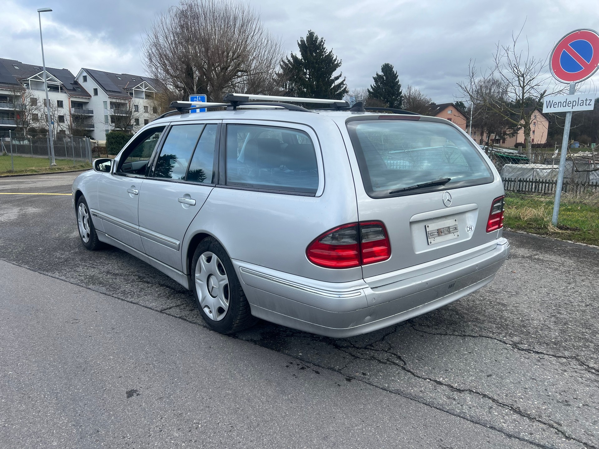 MERCEDES-BENZ E 320 Avantgarde Automatic-image-3