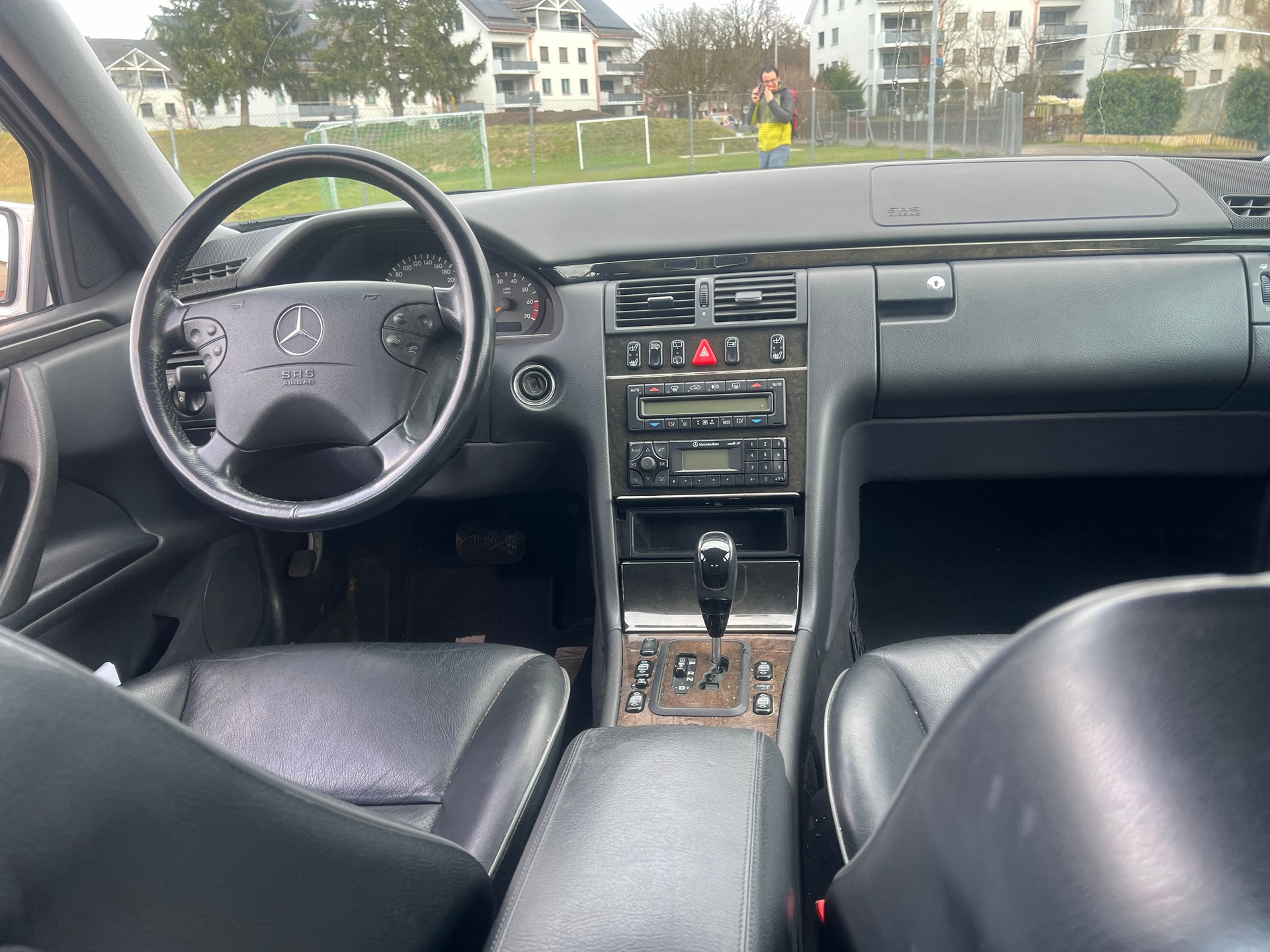 MERCEDES-BENZ E 320 Avantgarde Automatic-image-2