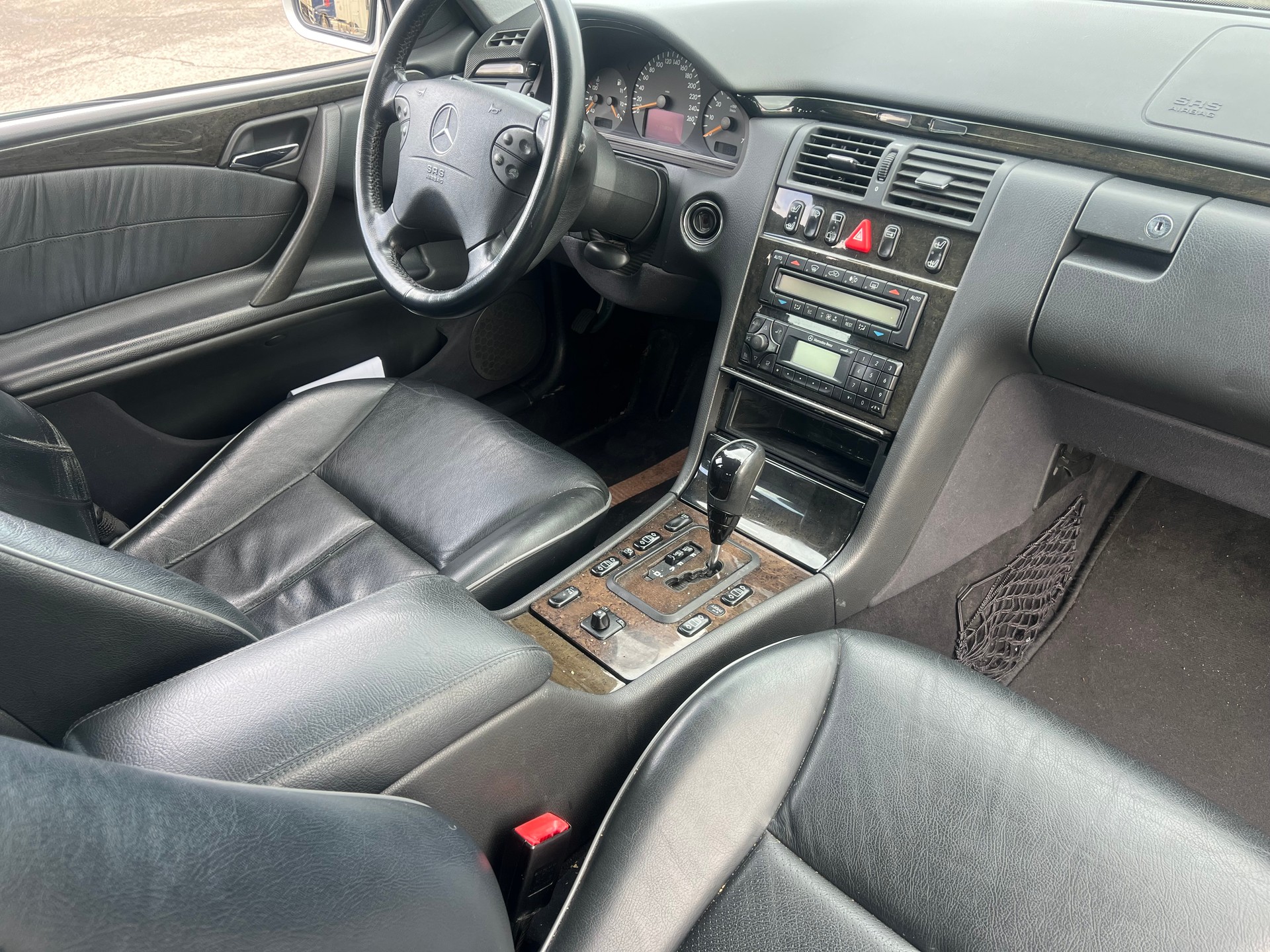 MERCEDES-BENZ E 320 Avantgarde Automatic-image-5