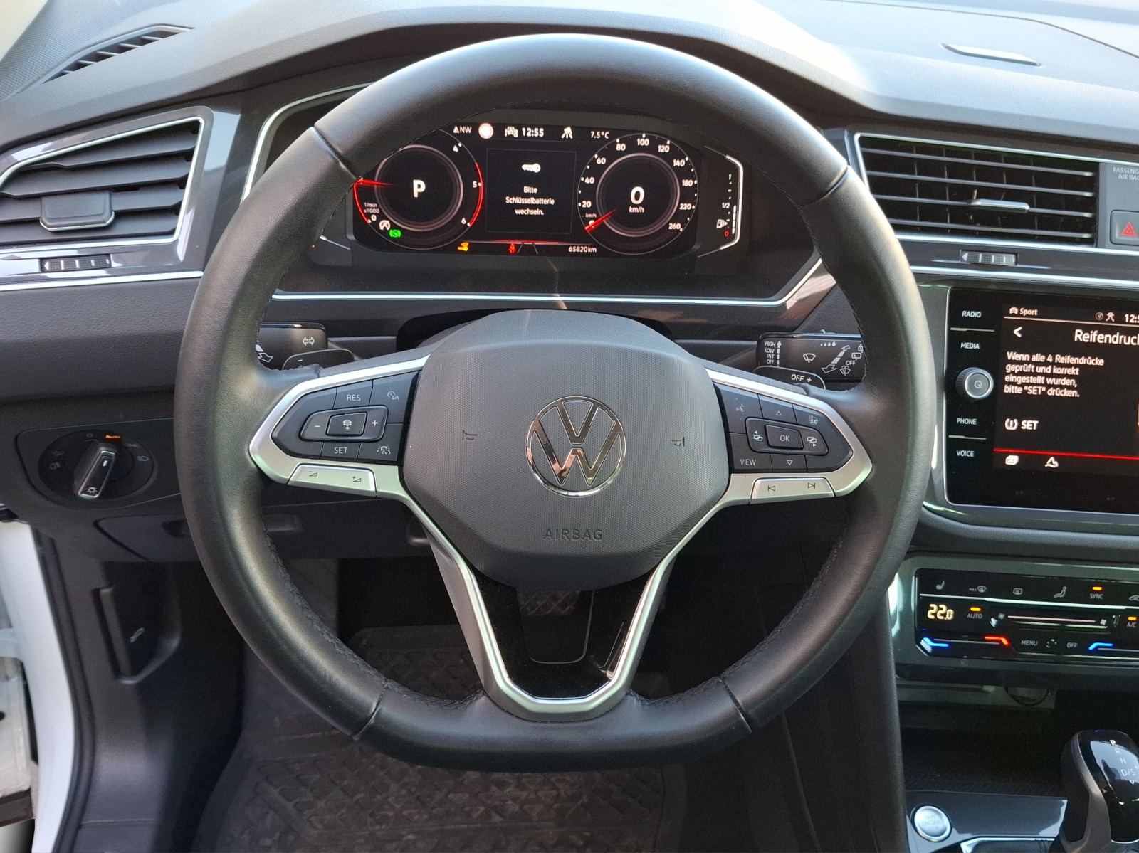 VW Tiguan 2.0 TDI SCR Elegance 4Motion DSG-image-9