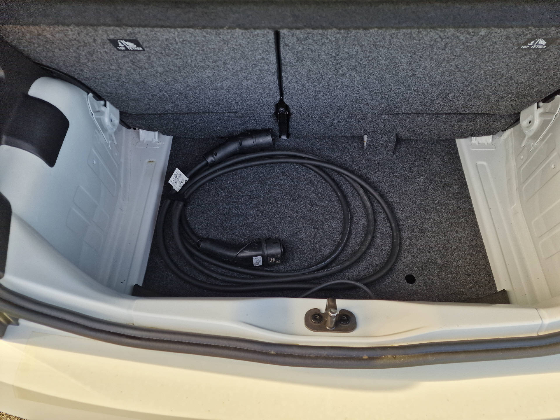 VW Up e-image-10