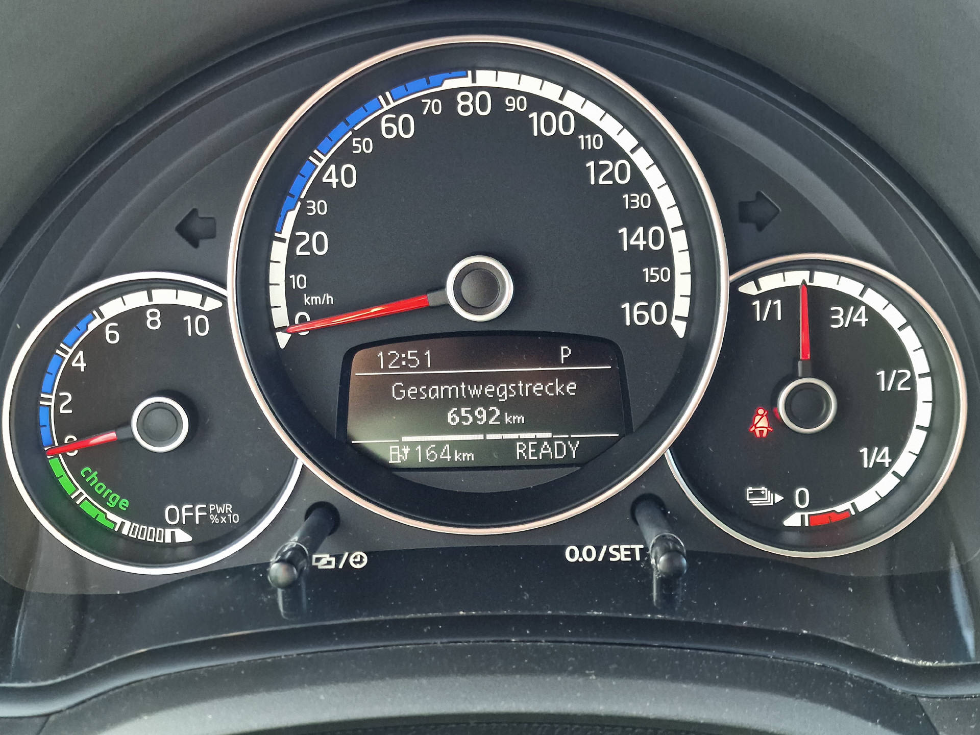VW Up e-image-17