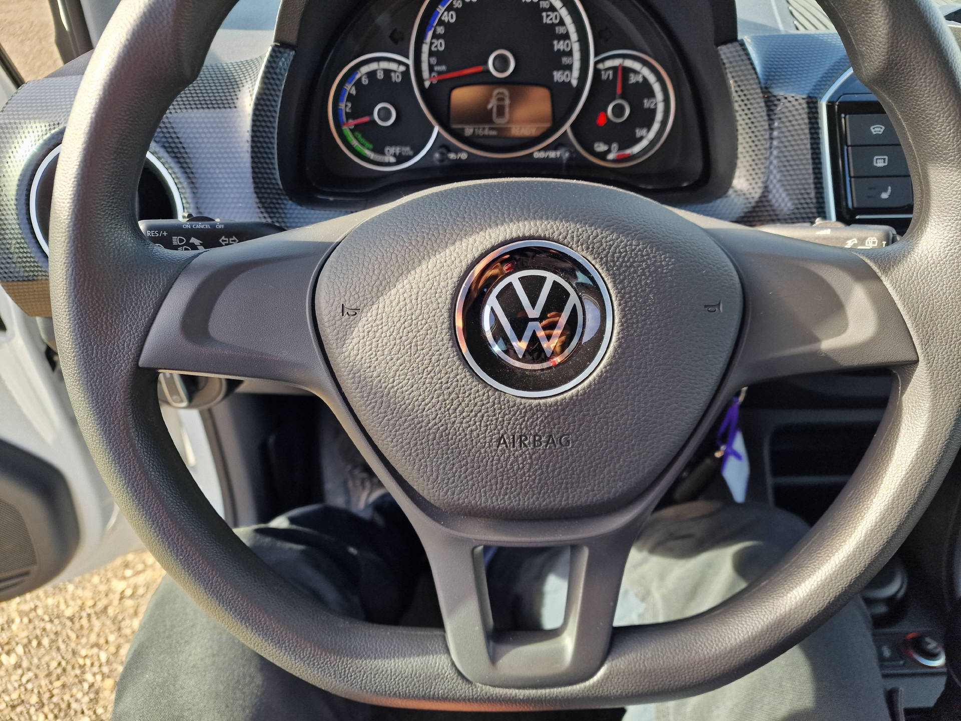 VW Up e-image-15