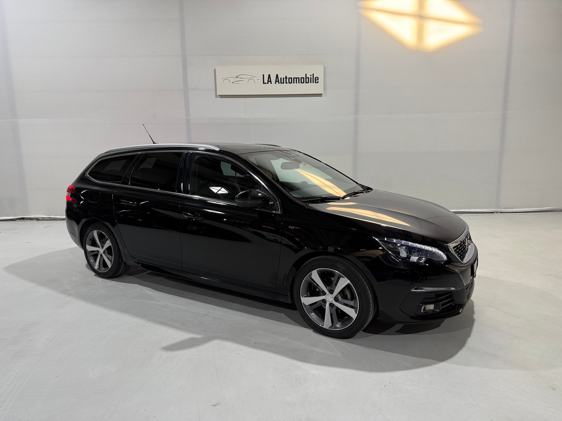 PEUGEOT 308 SW 1.2 Pure Tech GT EAT8-image-5