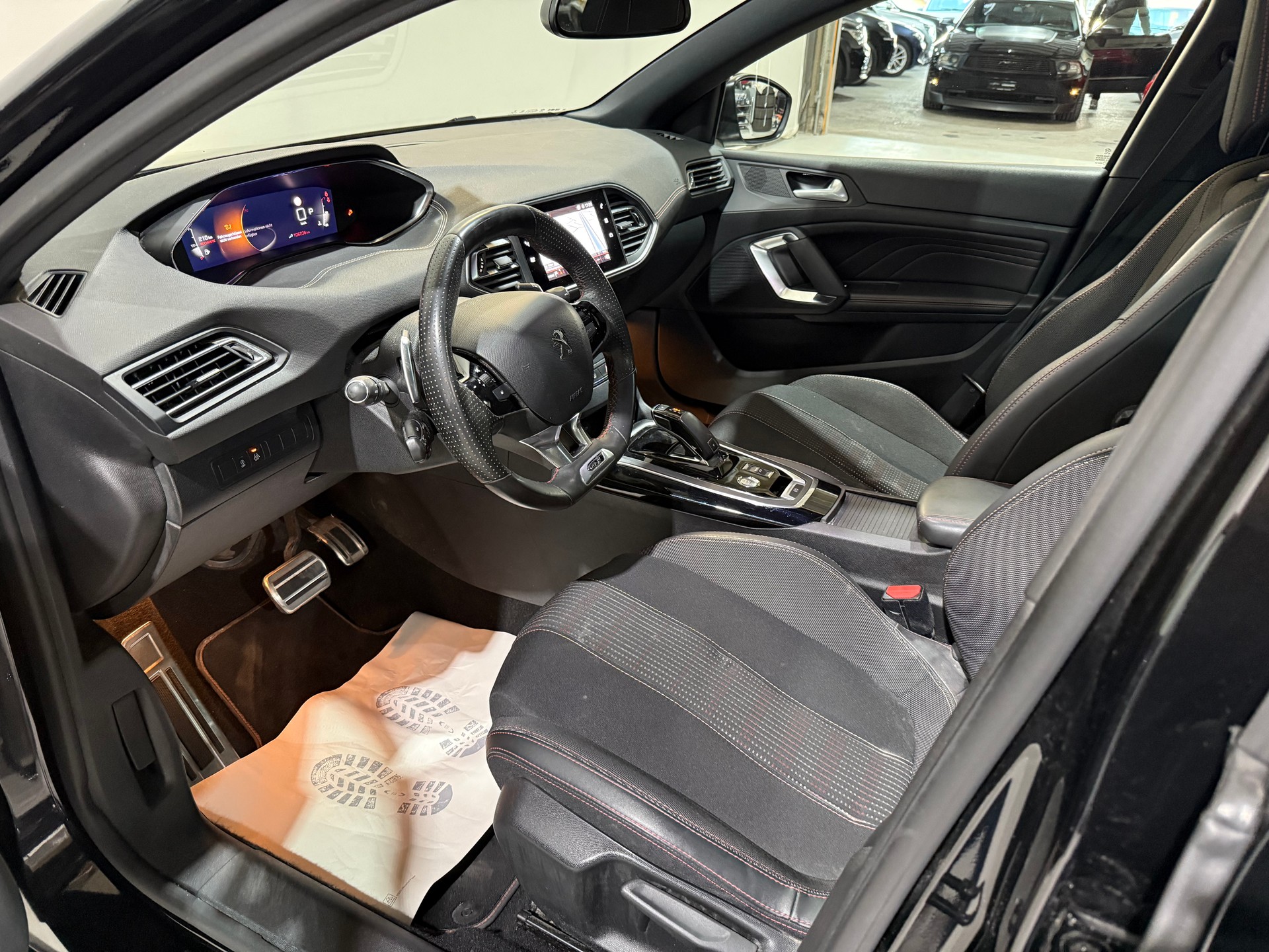 PEUGEOT 308 SW 1.2 Pure Tech GT EAT8-image-12