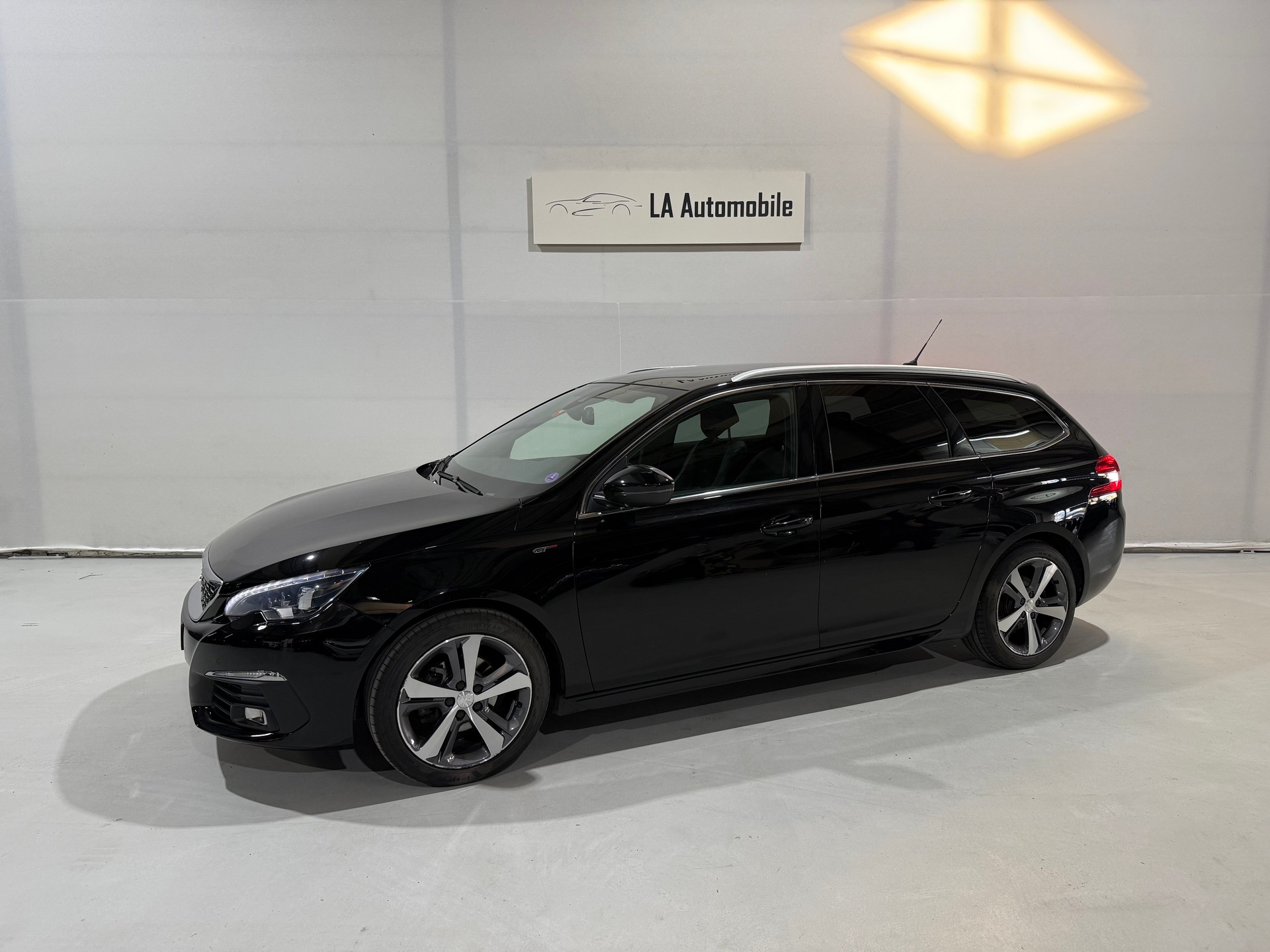 PEUGEOT 308 SW 1.2 Pure Tech GT EAT8-image-1