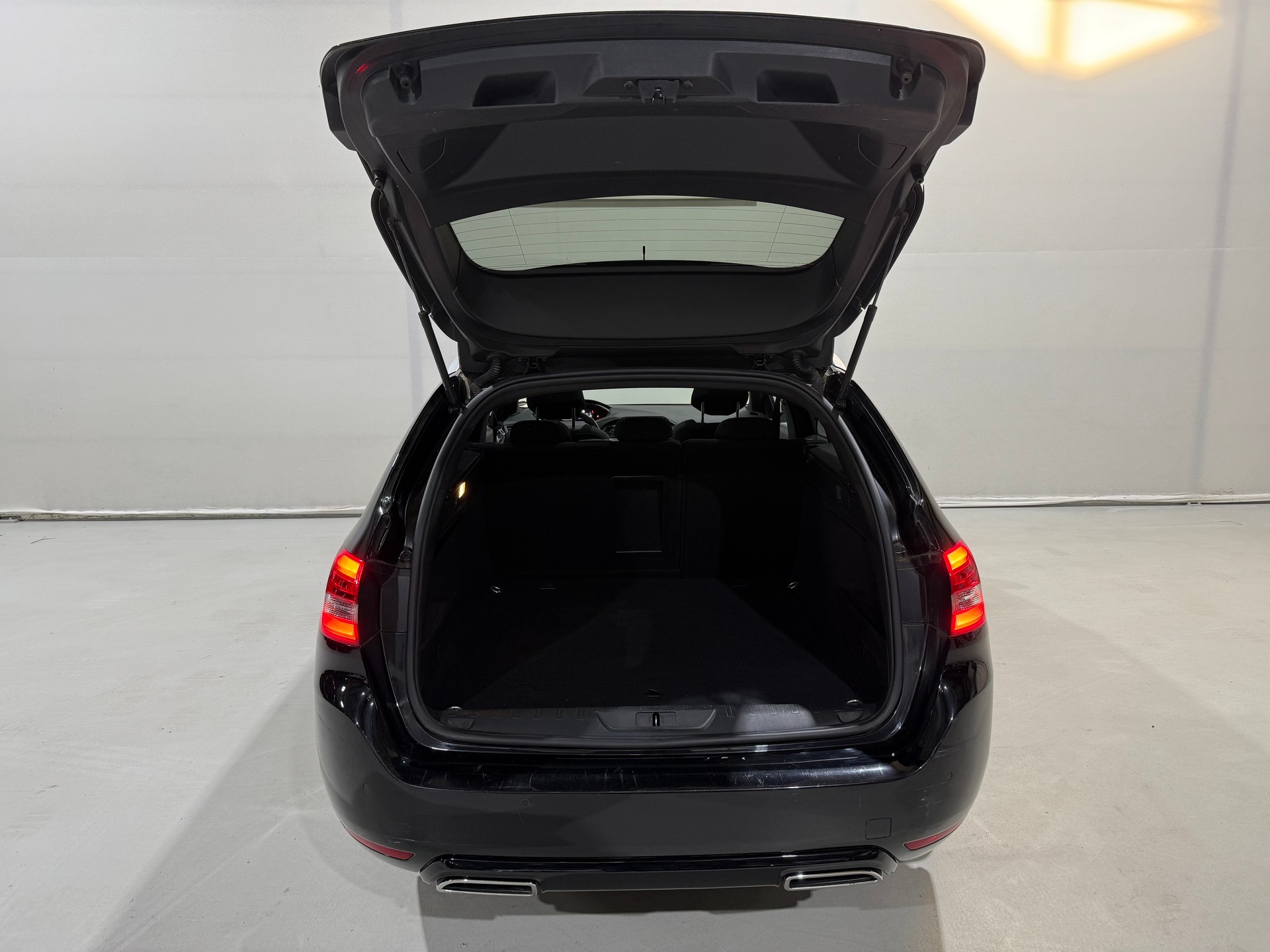 PEUGEOT 308 SW 1.2 Pure Tech GT EAT8-image-10