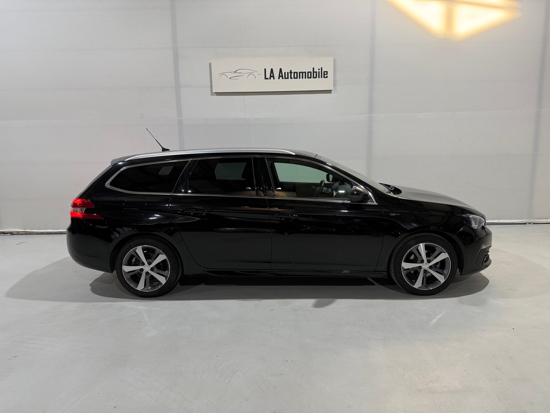 PEUGEOT 308 SW 1.2 Pure Tech GT EAT8-image-6