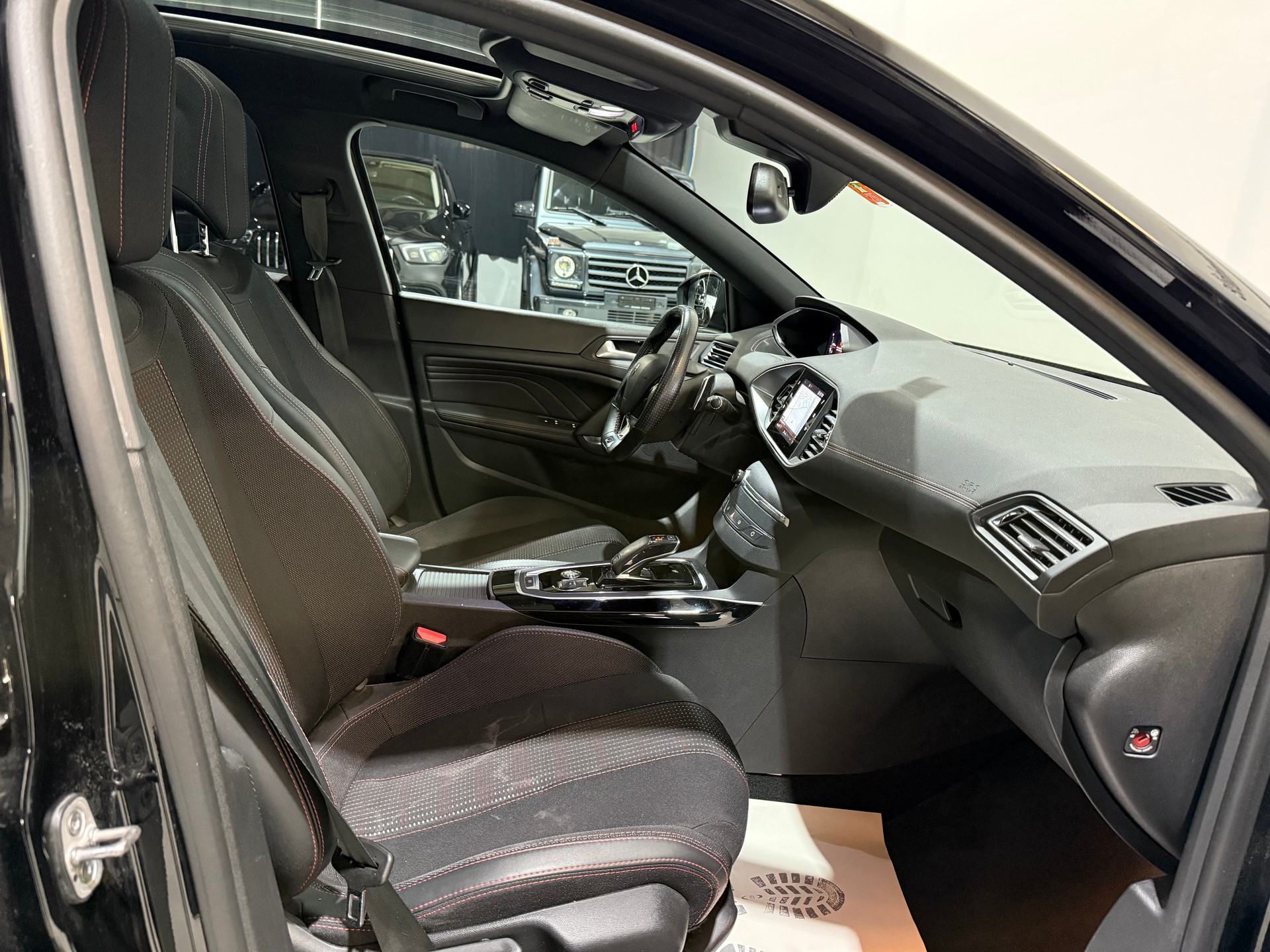 PEUGEOT 308 SW 1.2 Pure Tech GT EAT8-image-13