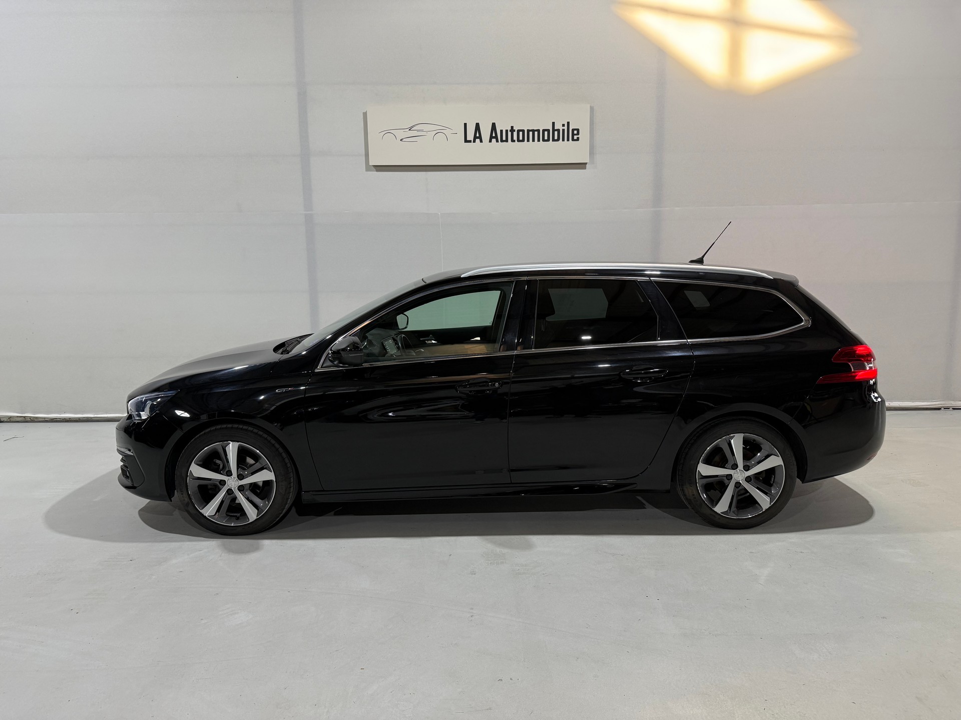 PEUGEOT 308 SW 1.2 Pure Tech GT EAT8-image-2