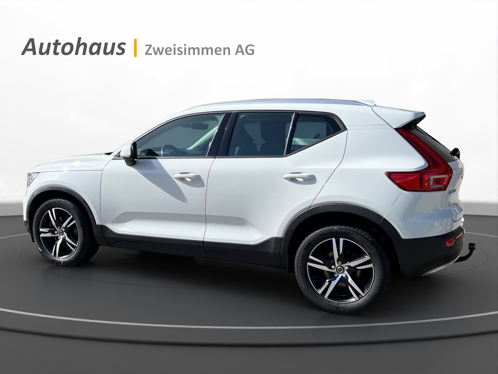 VOLVO XC40 D4 AWD Momentum Geartronic-showroom-element-2