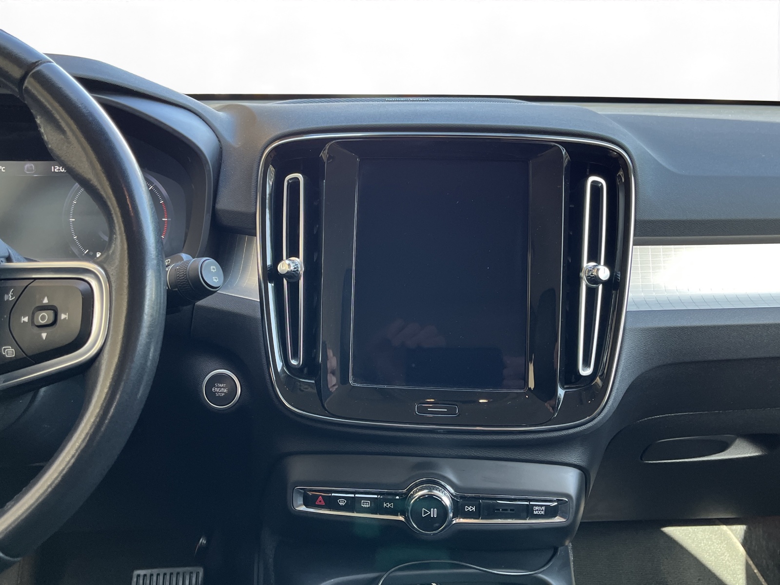 VOLVO XC40 D4 AWD Momentum Geartronic-image-11