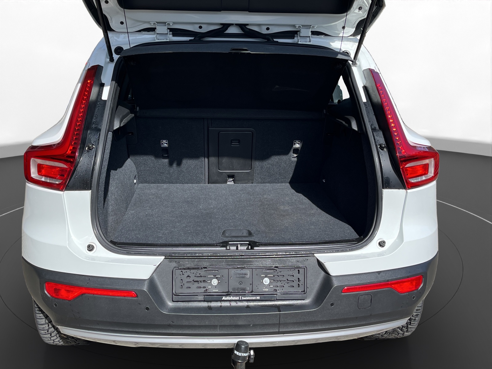 VOLVO XC40 D4 AWD Momentum Geartronic-image-12