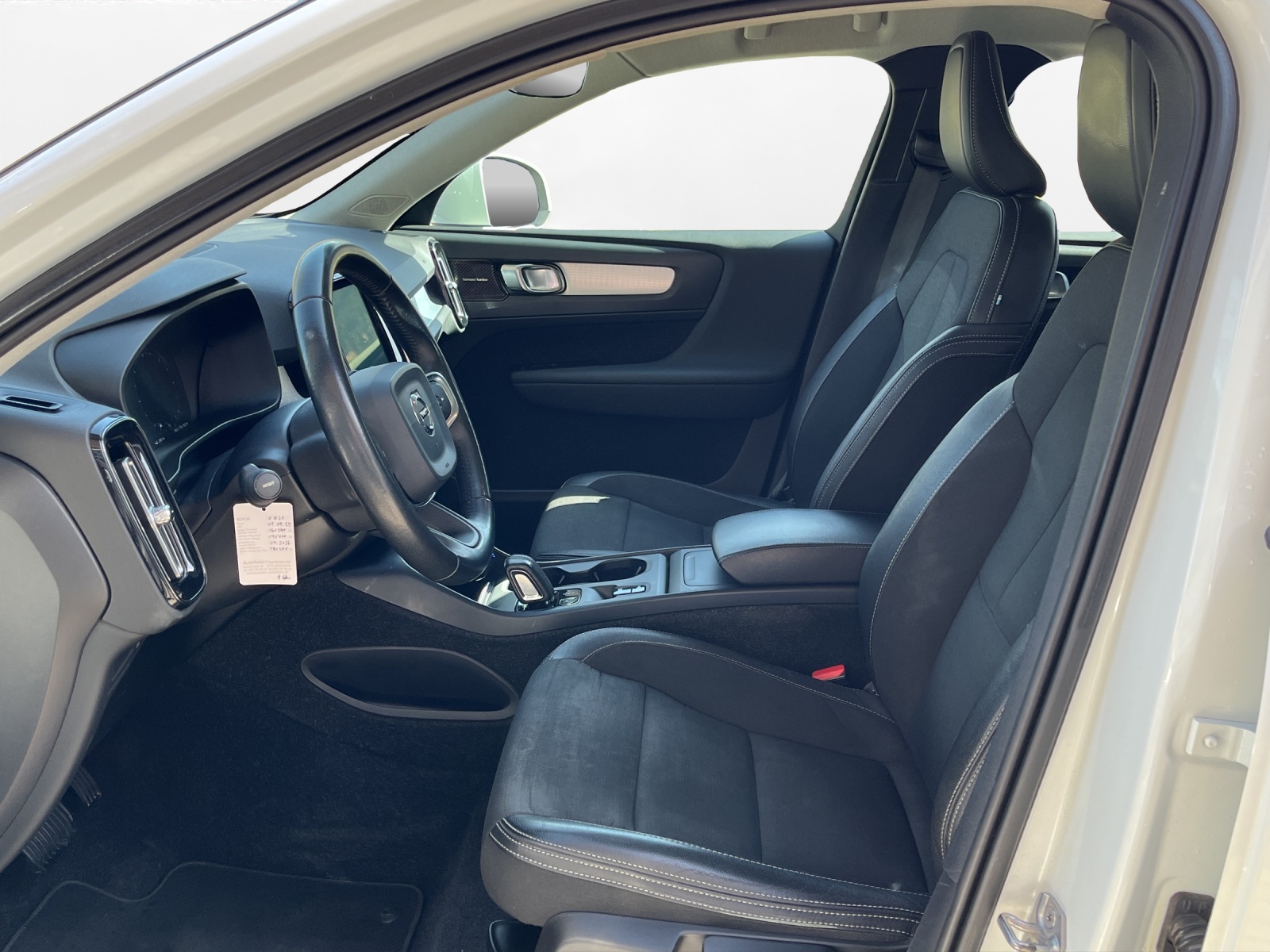 VOLVO XC40 D4 AWD Momentum Geartronic-image-8