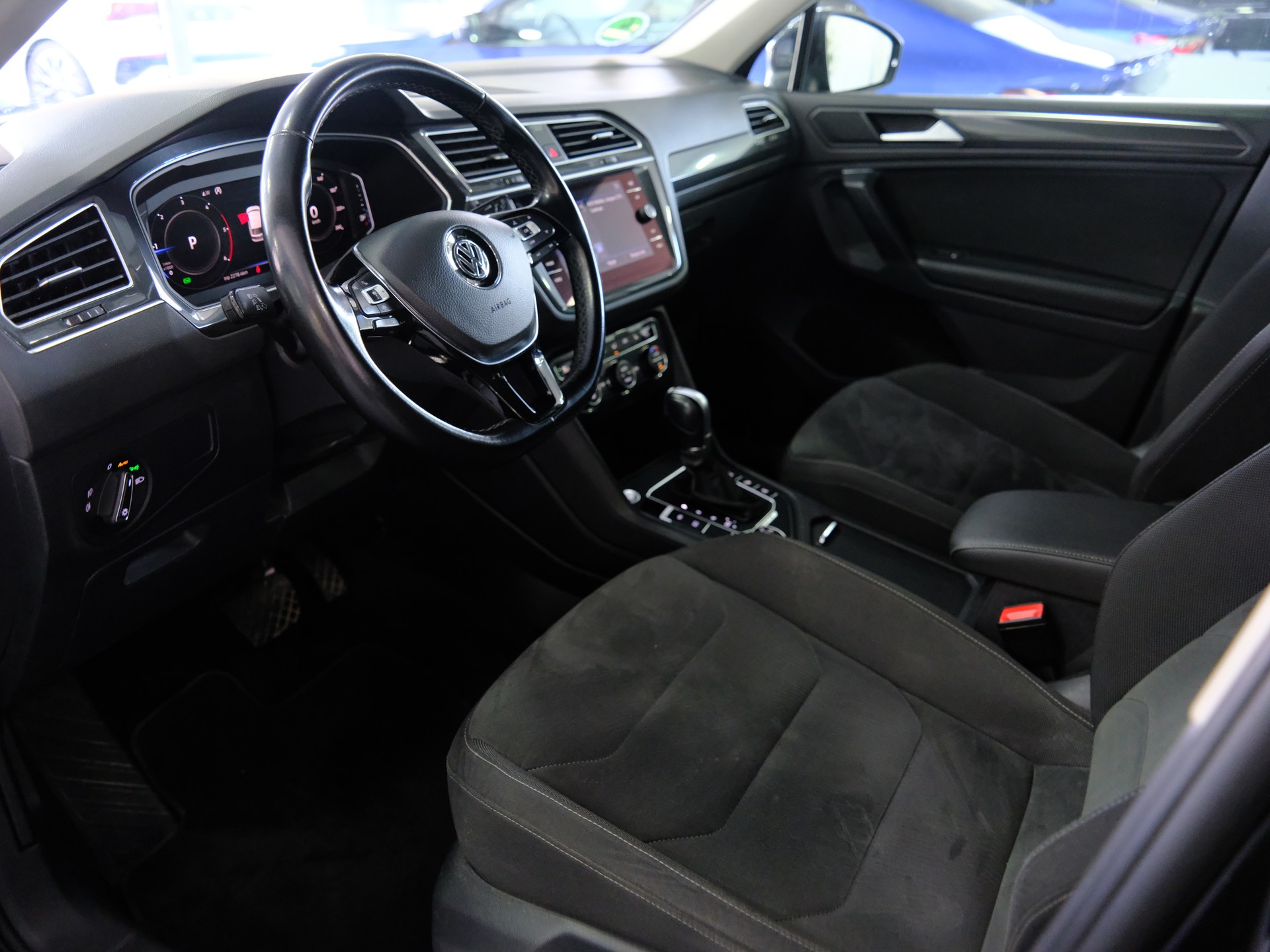 VW Tiguan 2.0 TDI SCR Highline 4Motion DSG-image-9