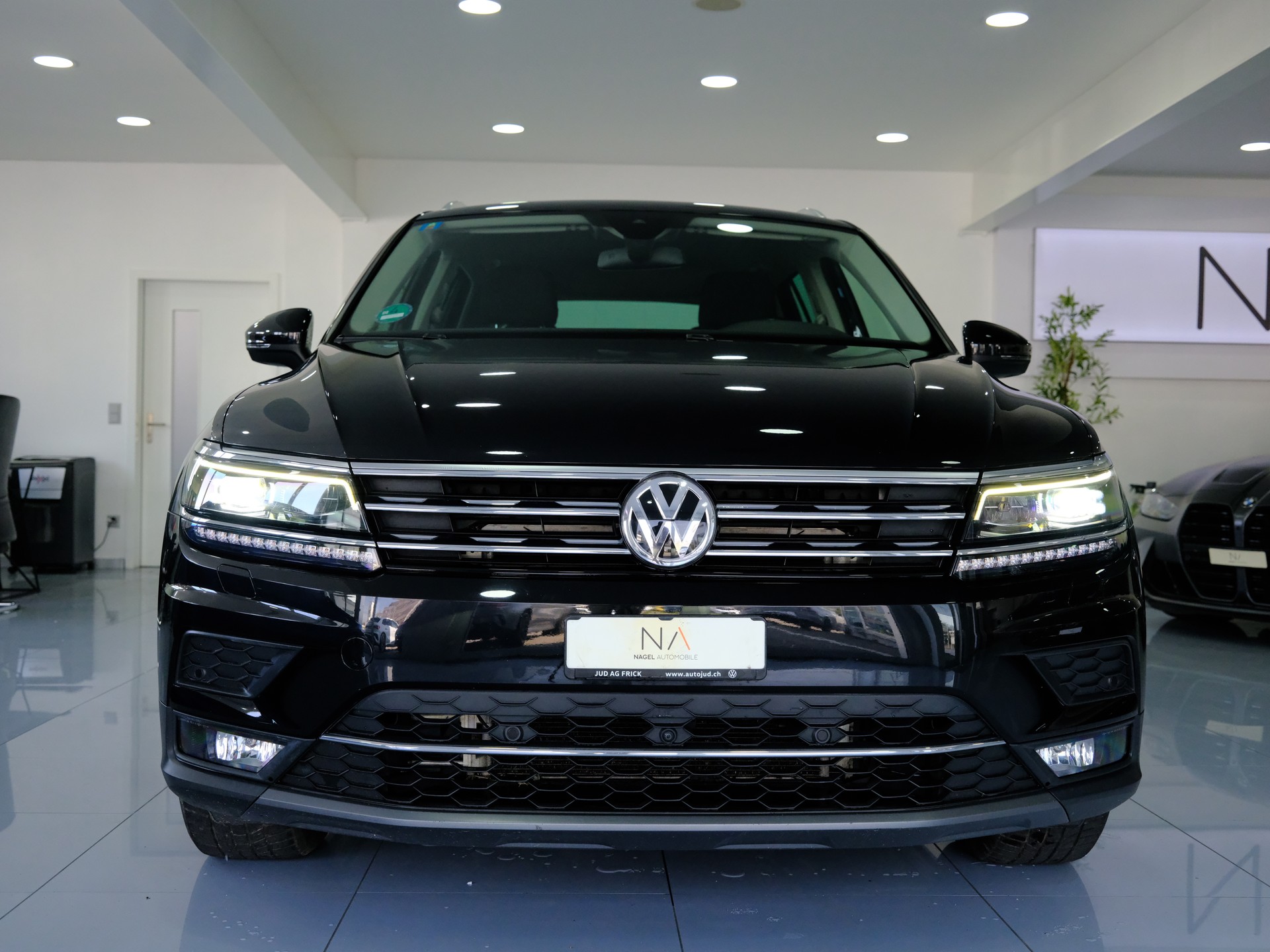 VW Tiguan 2.0 TDI SCR Highline 4Motion DSG-image-2