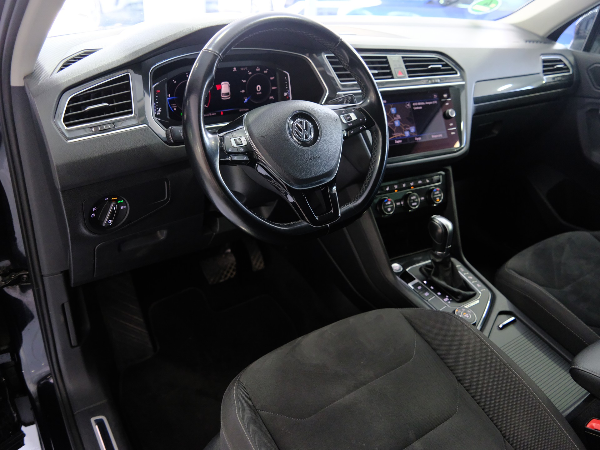 VW Tiguan 2.0 TDI SCR Highline 4Motion DSG-image-8