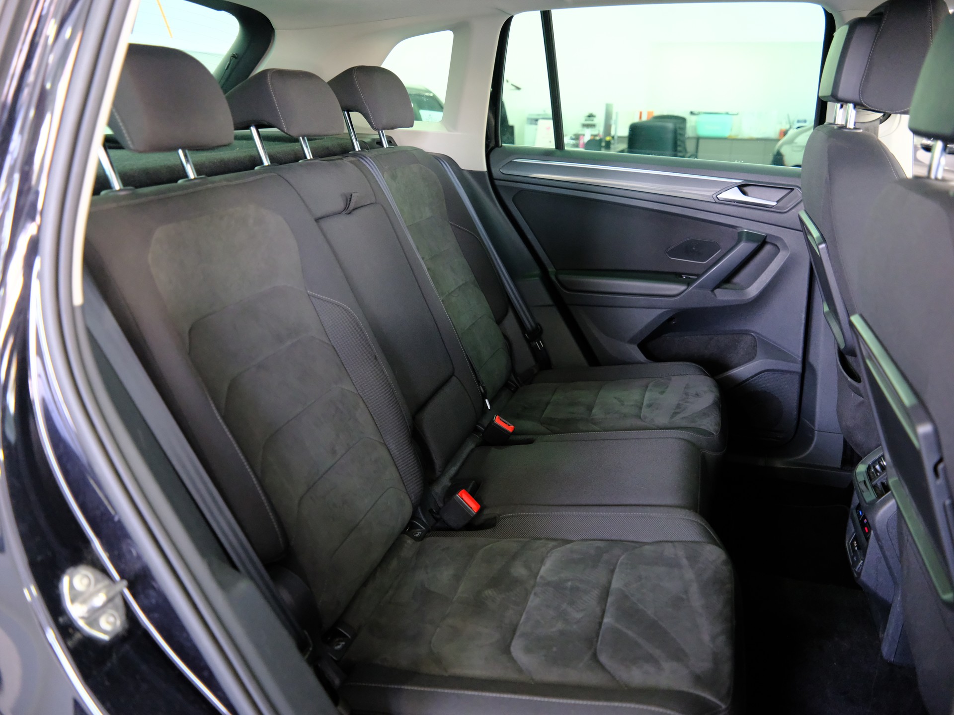 VW Tiguan 2.0 TDI SCR Highline 4Motion DSG-image-15