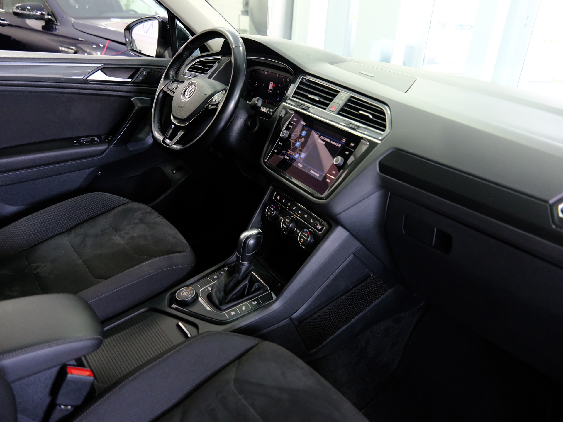 VW Tiguan 2.0 TDI SCR Highline 4Motion DSG-image-13