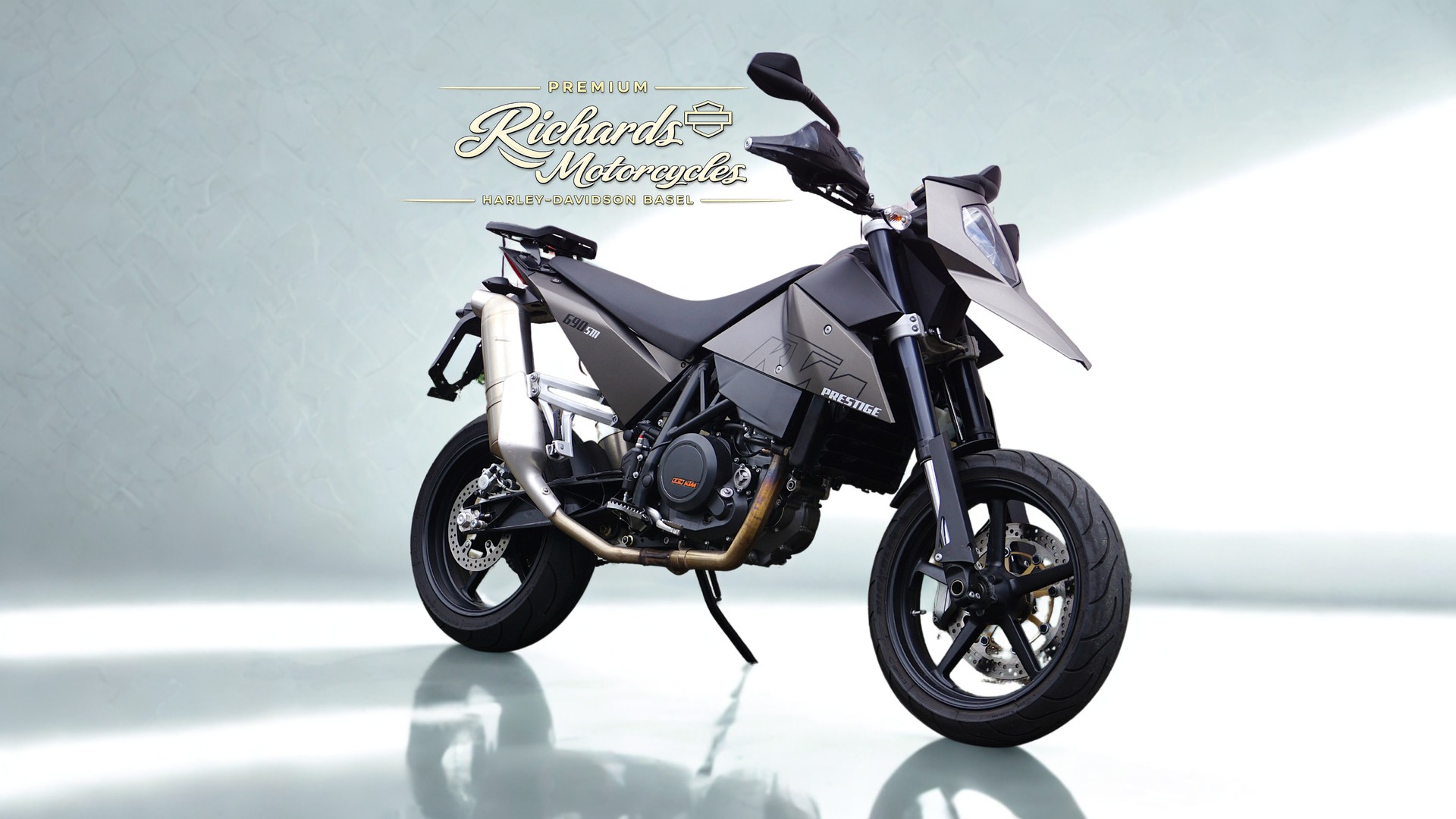 KTM 690 SM-showroom-element-1